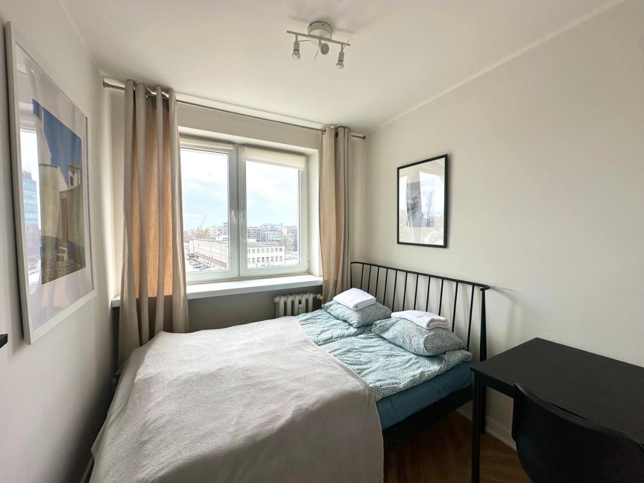 Ohmyhome - Platynowa Apartment