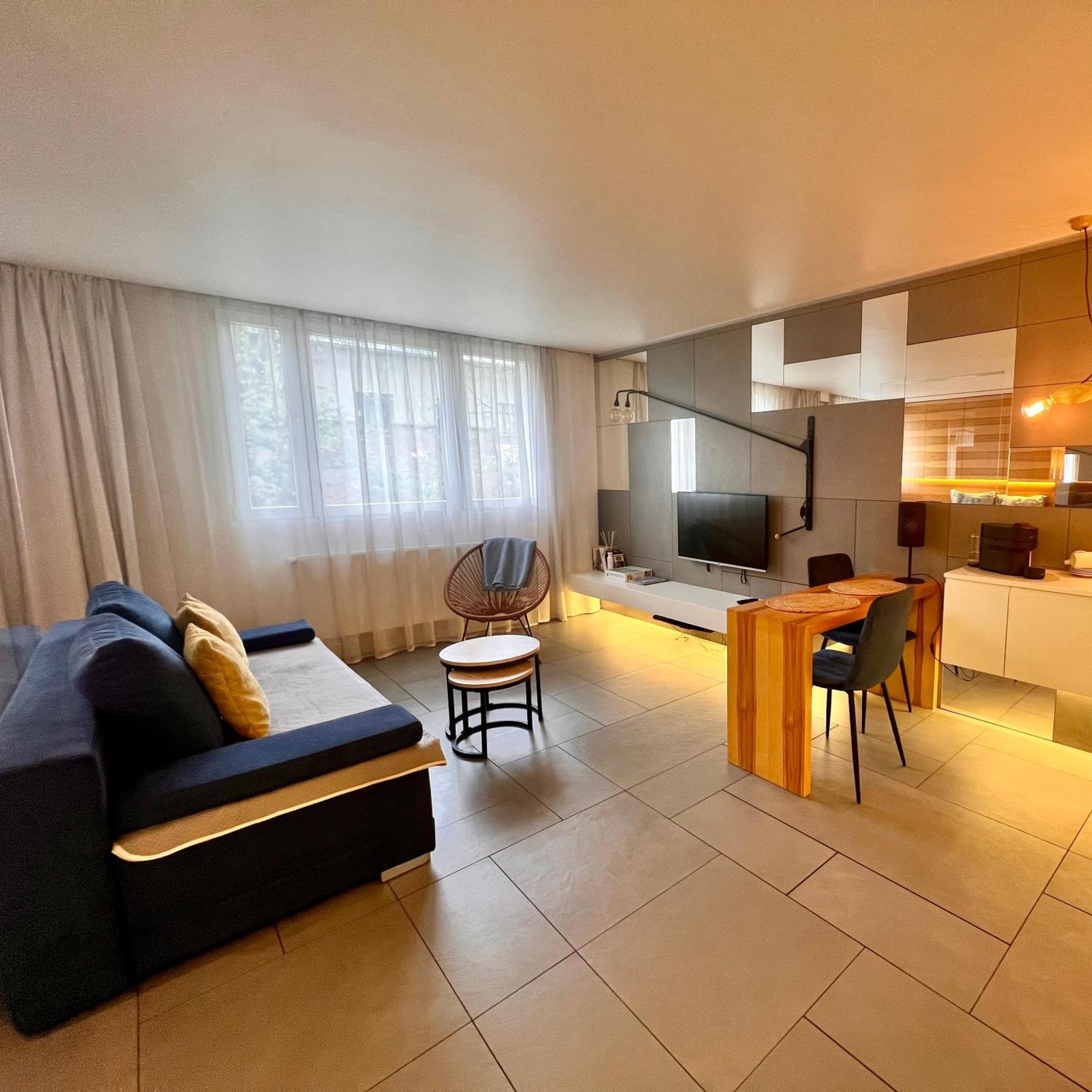Modzelewskiego, Metro Wierzbno, Free Parking, 100mbps Wi-fi, Remote-ready Warszawa