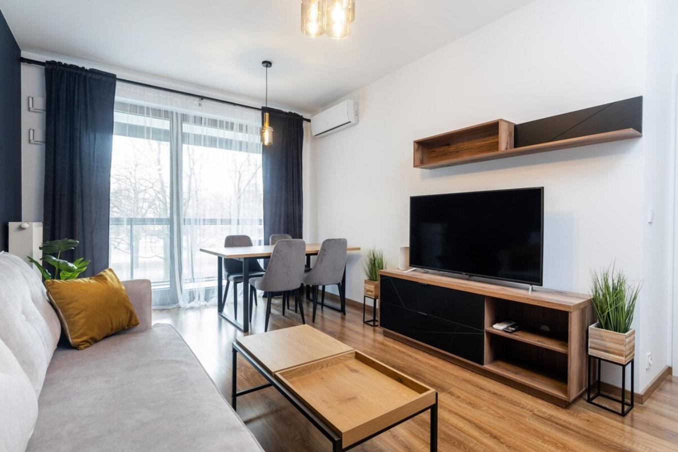 Premium White Marina Chopin Airport Apartment *