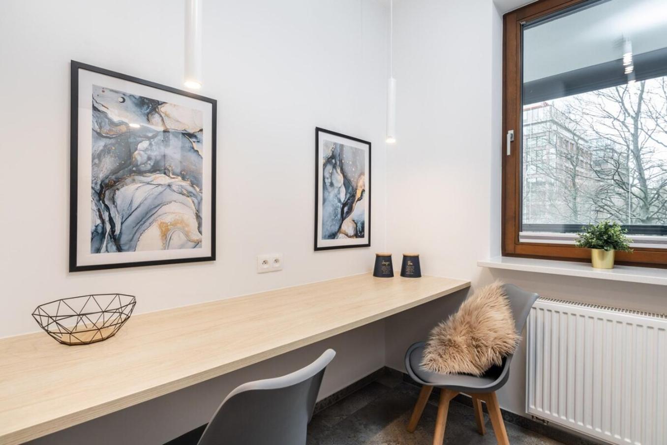 Premium White Marina Chopin Airport Apartment *