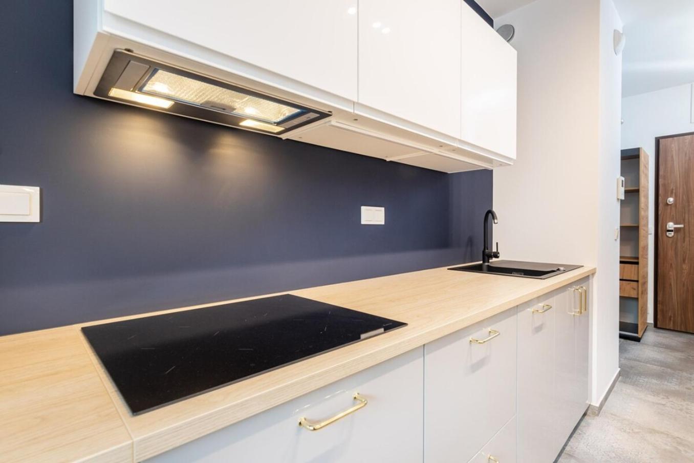 Premium White Marina Chopin Airport Apartment *