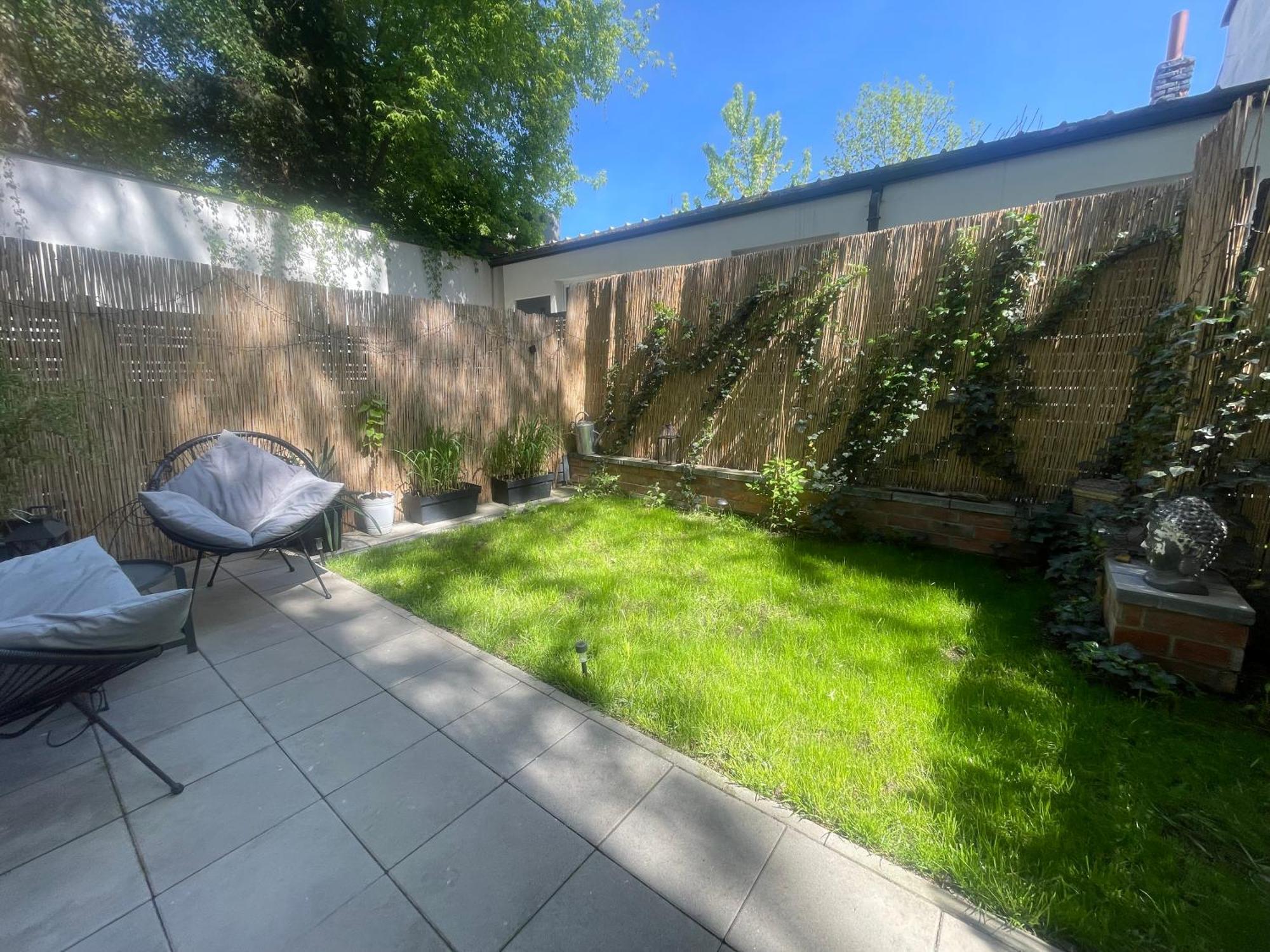 Garden Place Apartment *