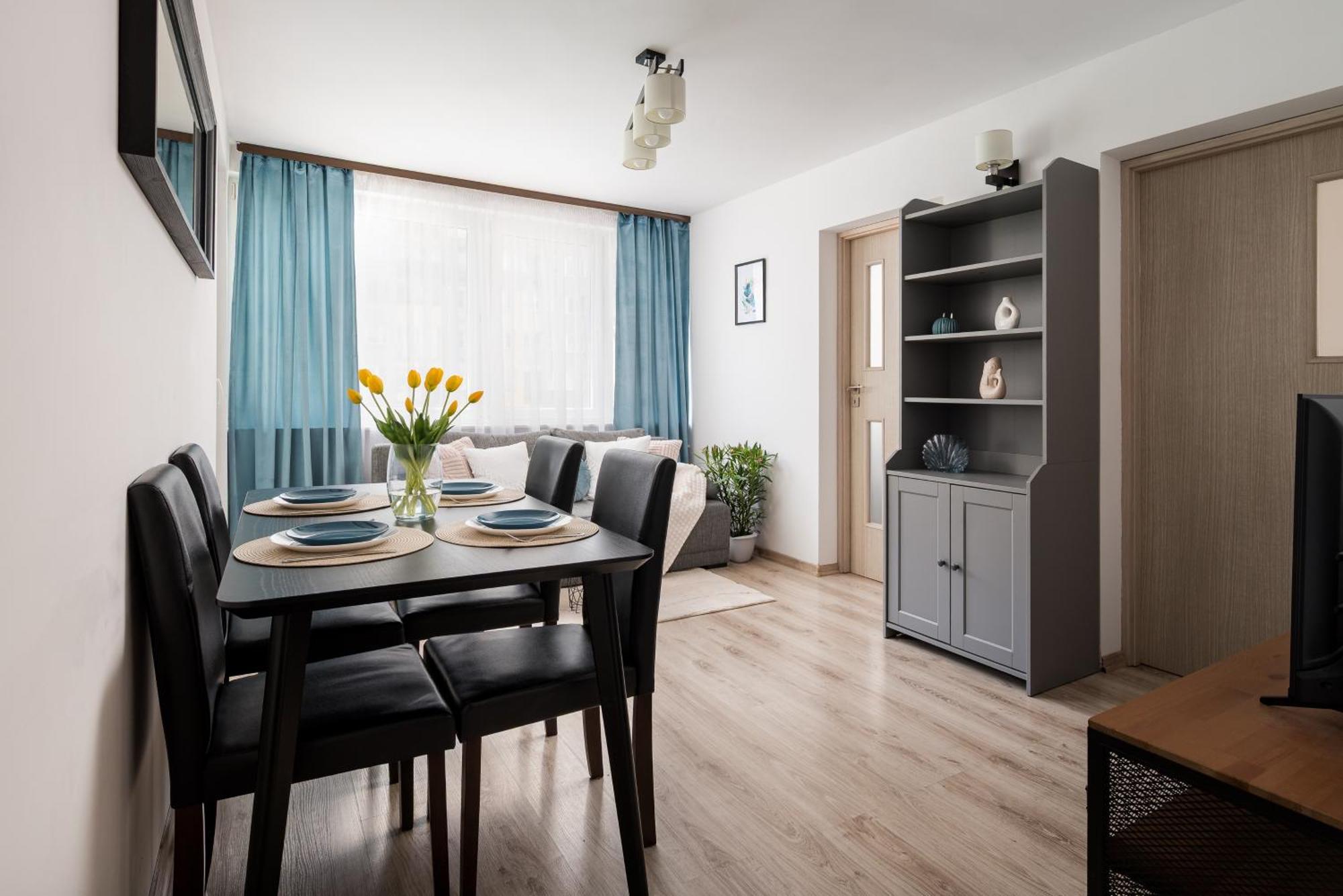 Riverside Retreat By Vistula 2br & Separate Living & Balcony In The Center Warszawa