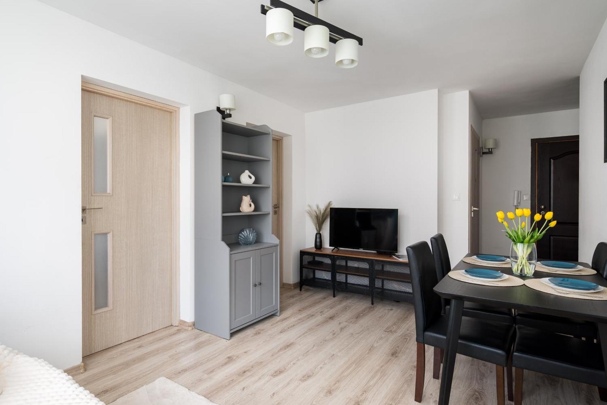 Riverside Retreat By Vistula 2br & Separate Living & Balcony In The Center * Warszawa