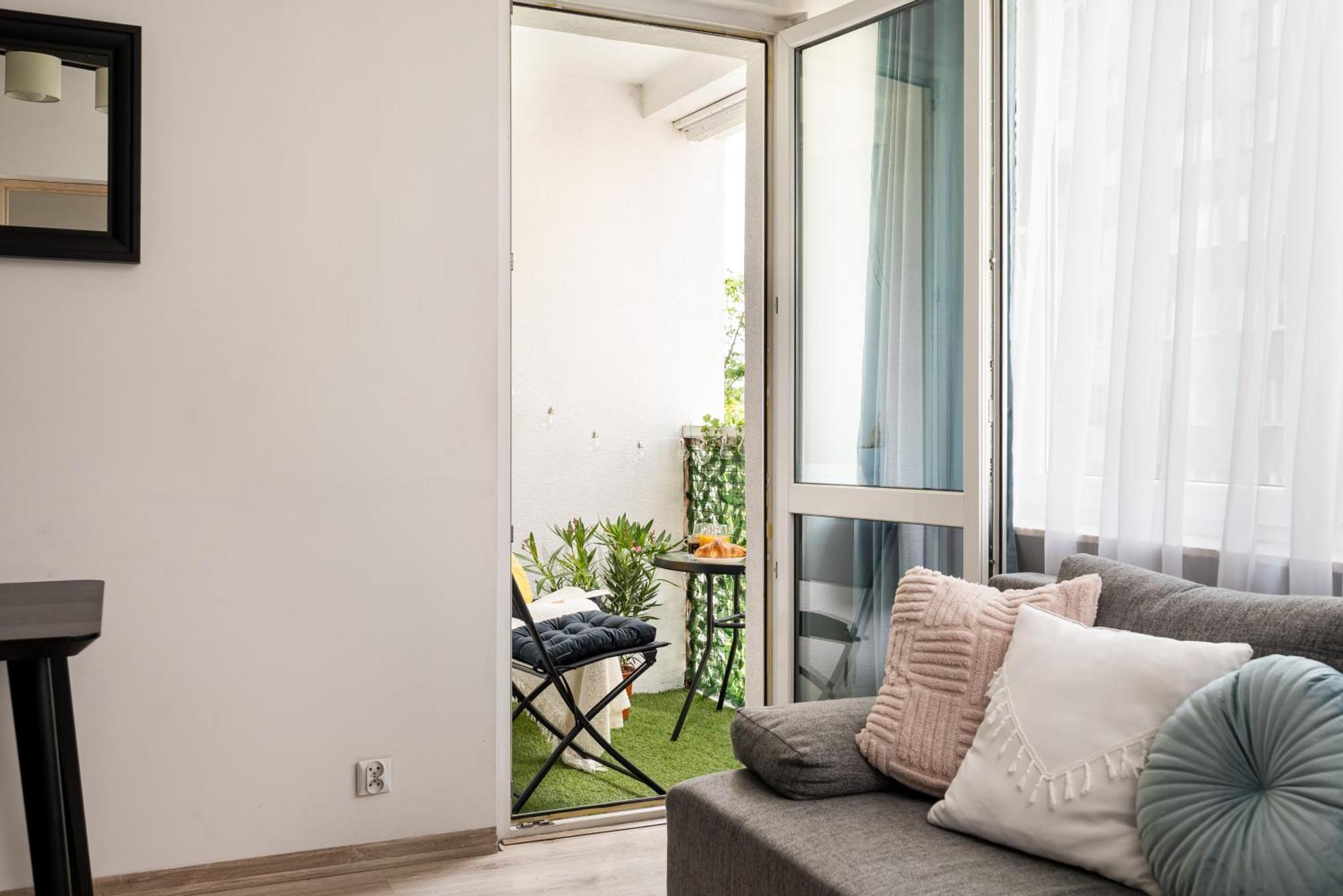 Apartament Riverside Retreat By Vistula 2br & Separate Living & Balcony In The Center *