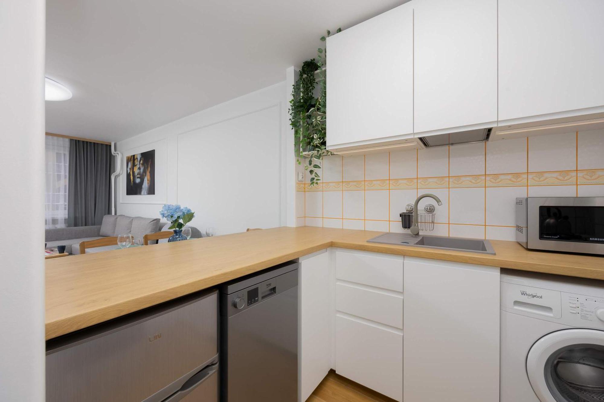 Bright With Air Conditioning In The Capital By Renters Apartment Warsaw