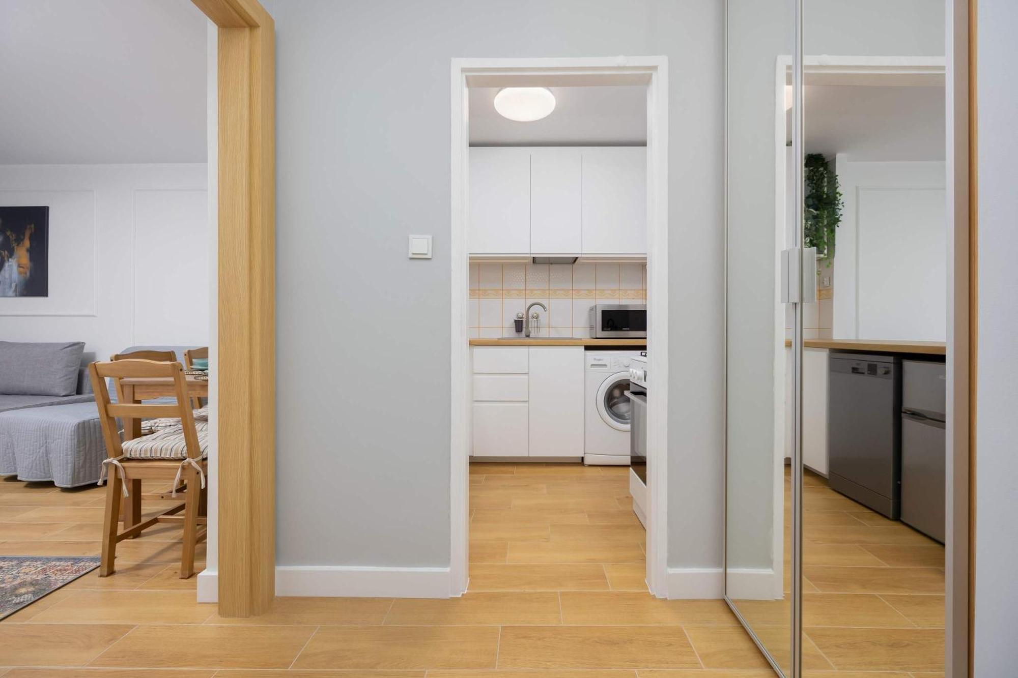 Bright With Air Conditioning In The Capital By Renters Warsaw