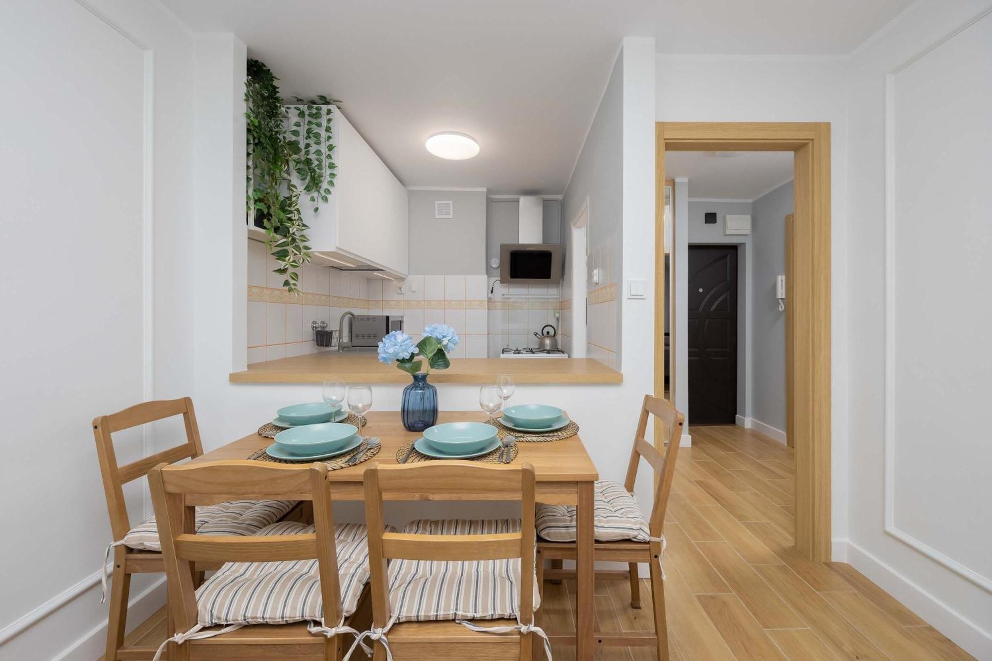 Bright With Air Conditioning In The Capital By Renters Apartment