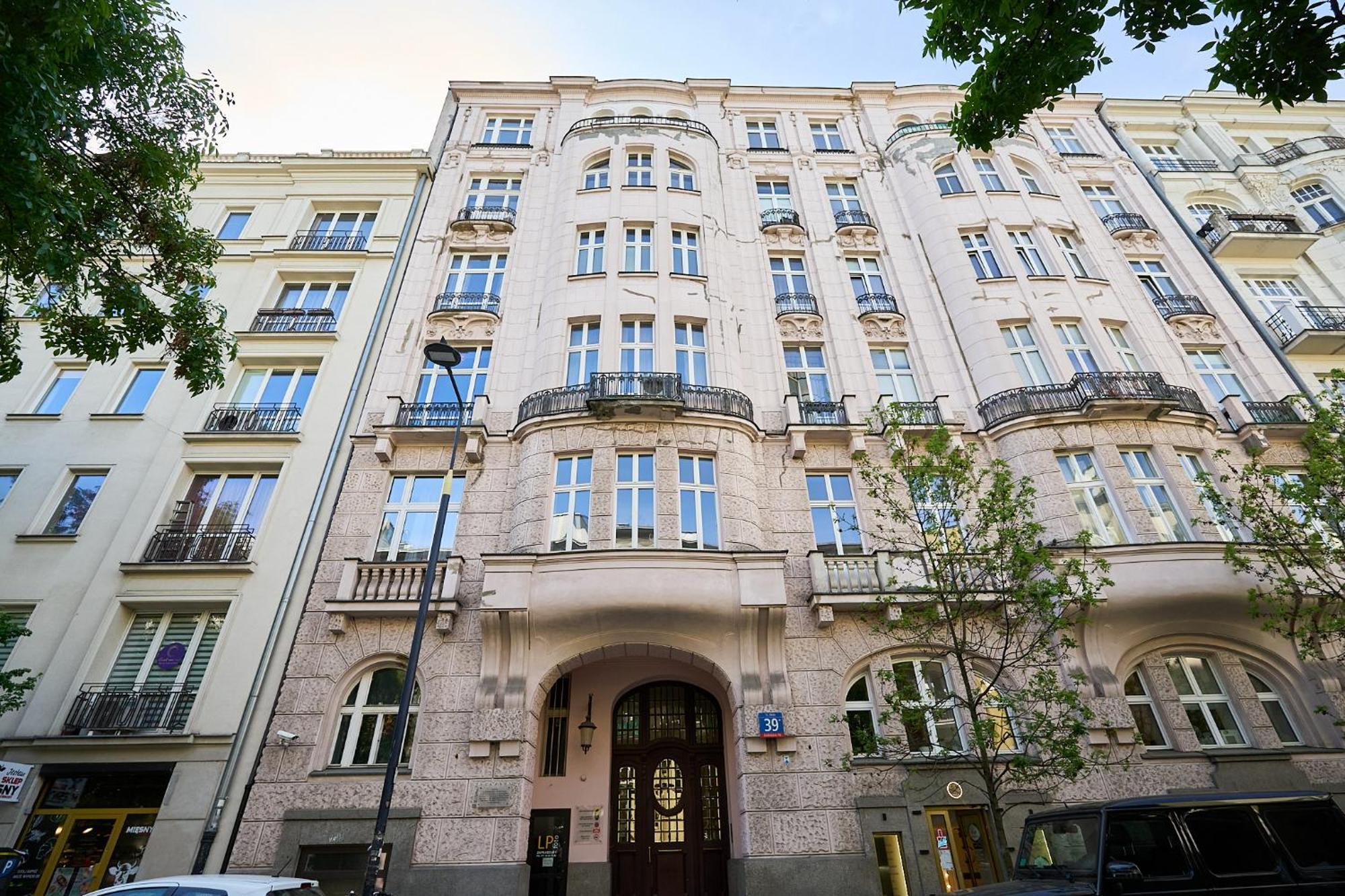 The Champagne Center Hoza Premium Apartment Warsaw