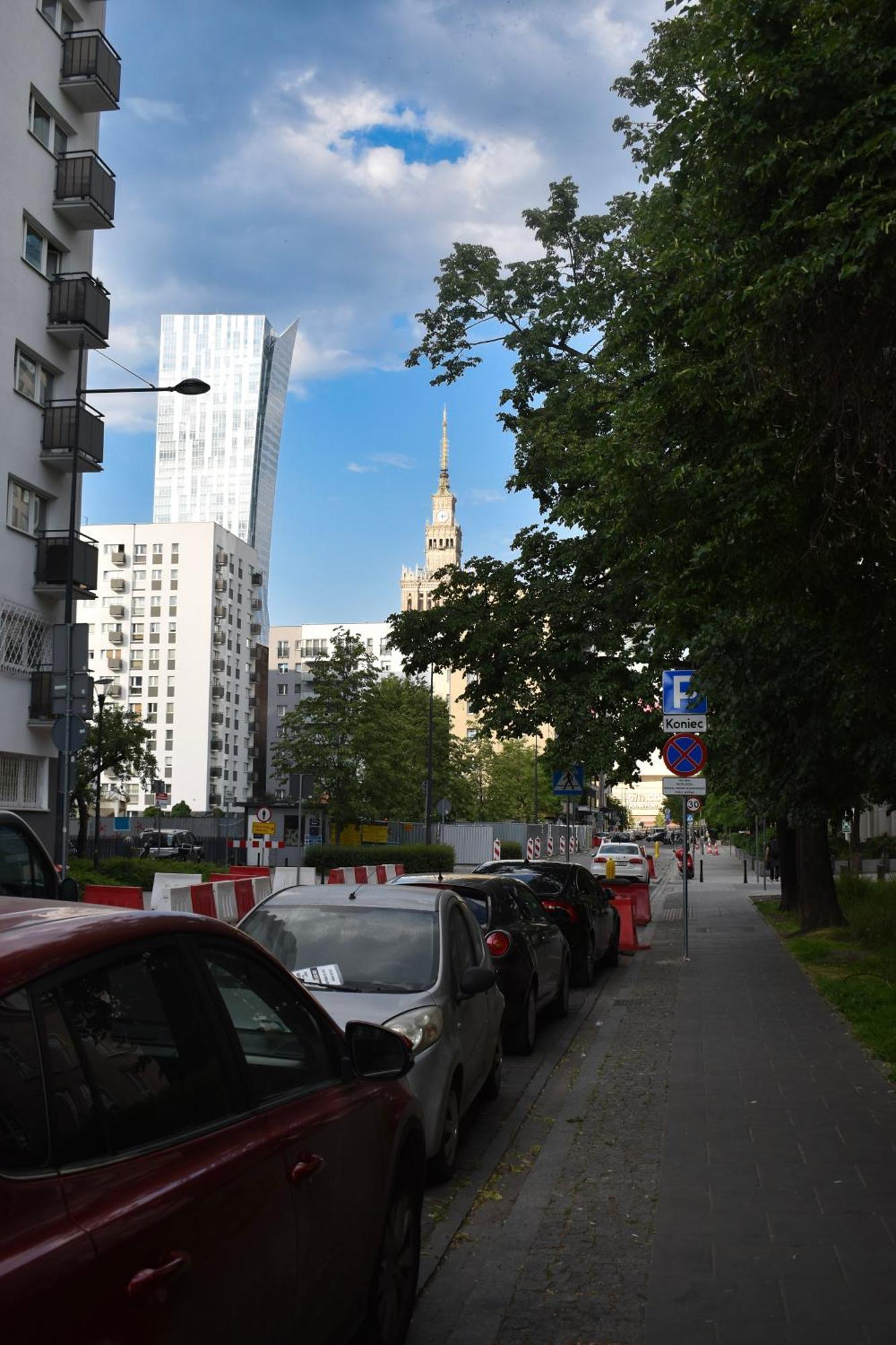 Quick Stop Near Station Varsóvia