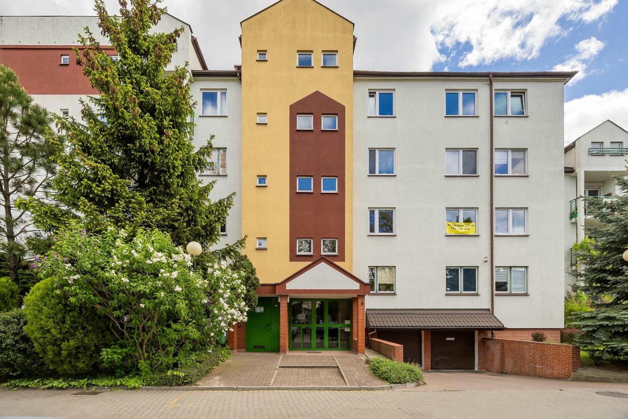 Spacious With 4 Bedrooms And Parking In Warsaw's Ochota By Nolegi Renters Warsaw