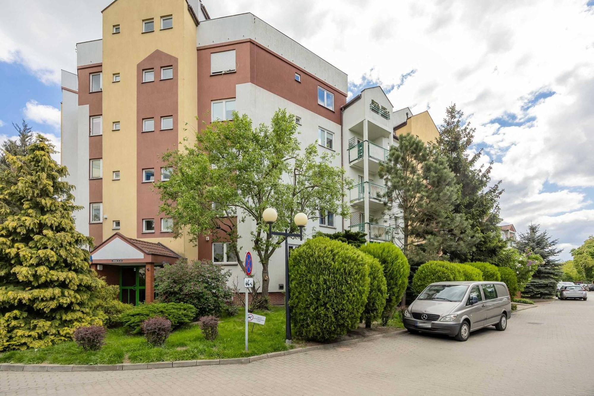 Spacious With 4 Bedrooms And Parking In Warsaw's Ochota By Nolegi Renters * Warsaw