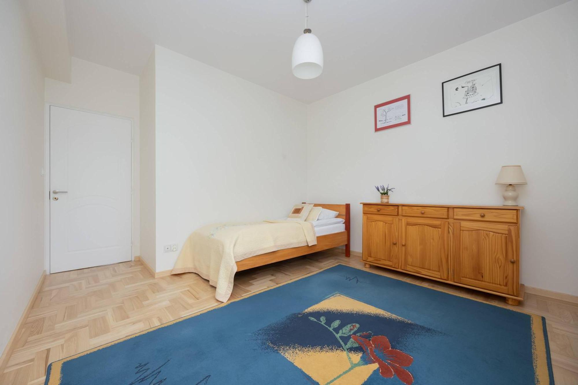 Spacious With 4 Bedrooms And Parking In Warsaw's Ochota By Nolegi Renters