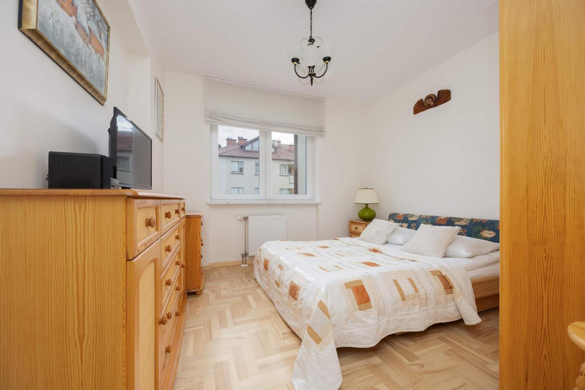 Apartment Spacious With 4 Bedrooms And Parking In Warsaw's Ochota By Nolegi Renters Warsaw