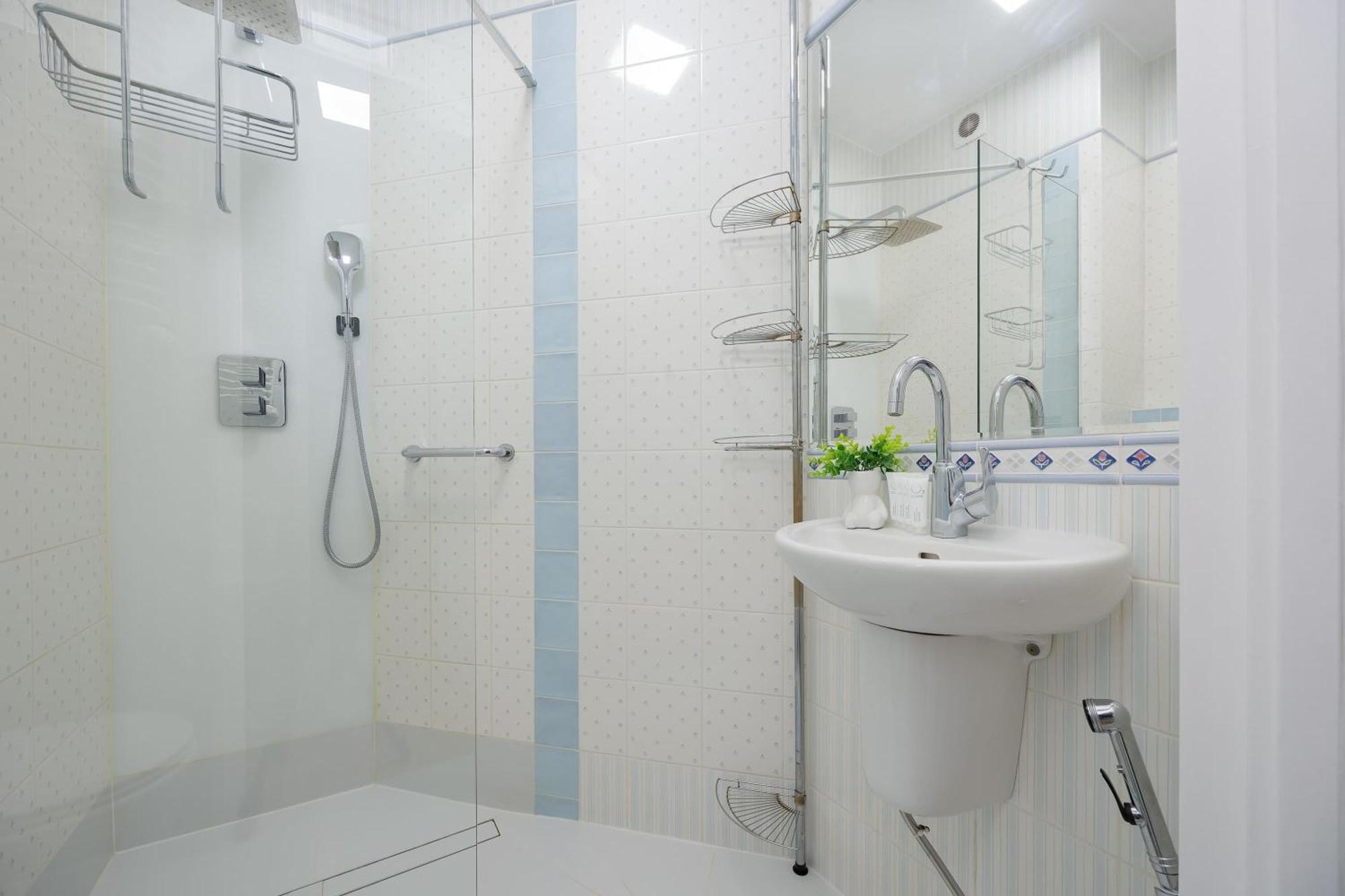 Spacious With 4 Bedrooms And Parking In Warsaw's Ochota By Nolegi Renters Apartment