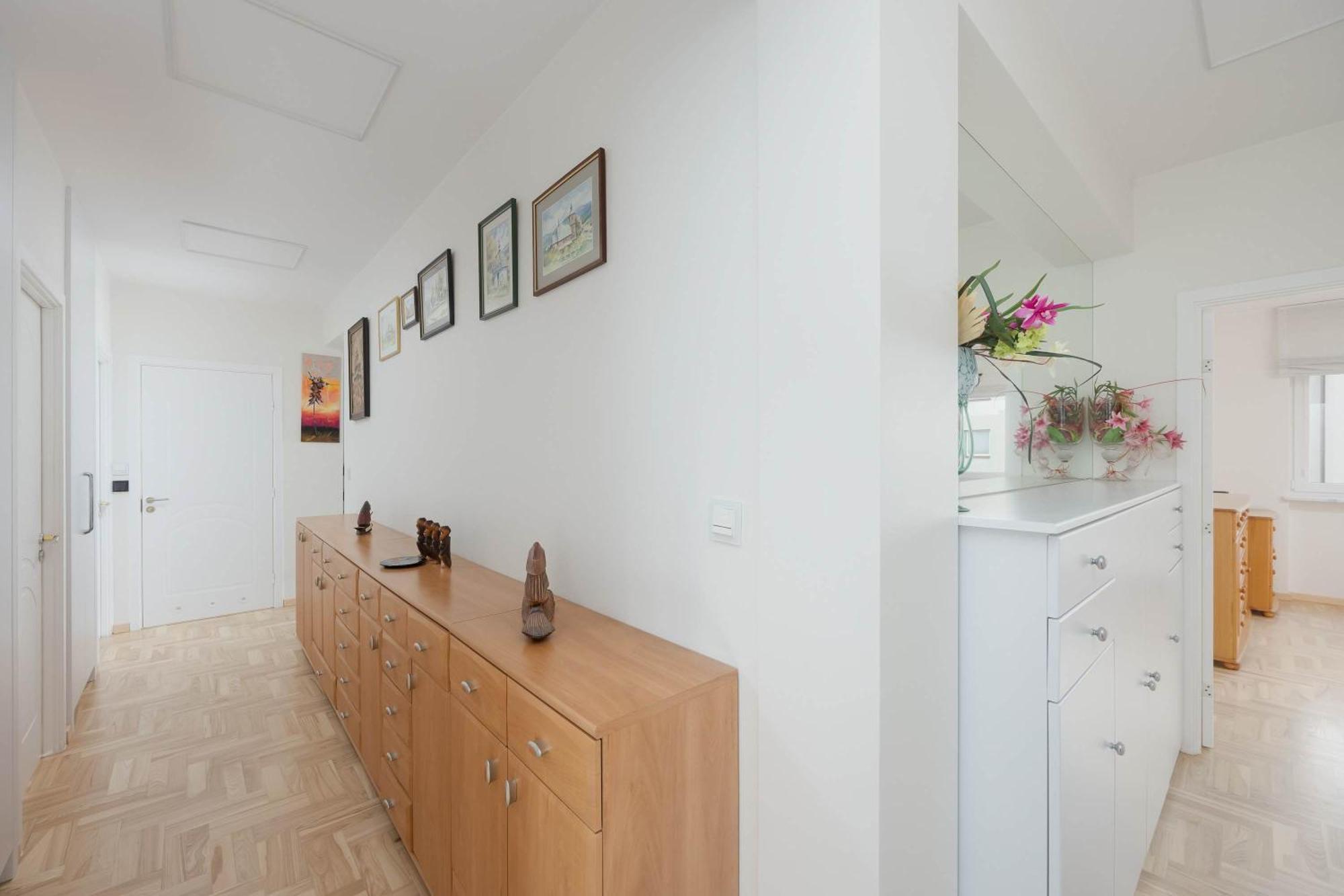 Spacious With 4 Bedrooms And Parking In Warsaw's Ochota By Nolegi Renters Apartment *