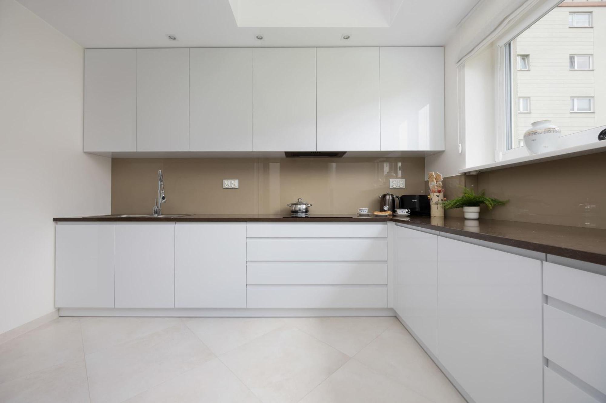 Apartment Spacious With 4 Bedrooms And Parking In Warsaw's Ochota By Nolegi Renters