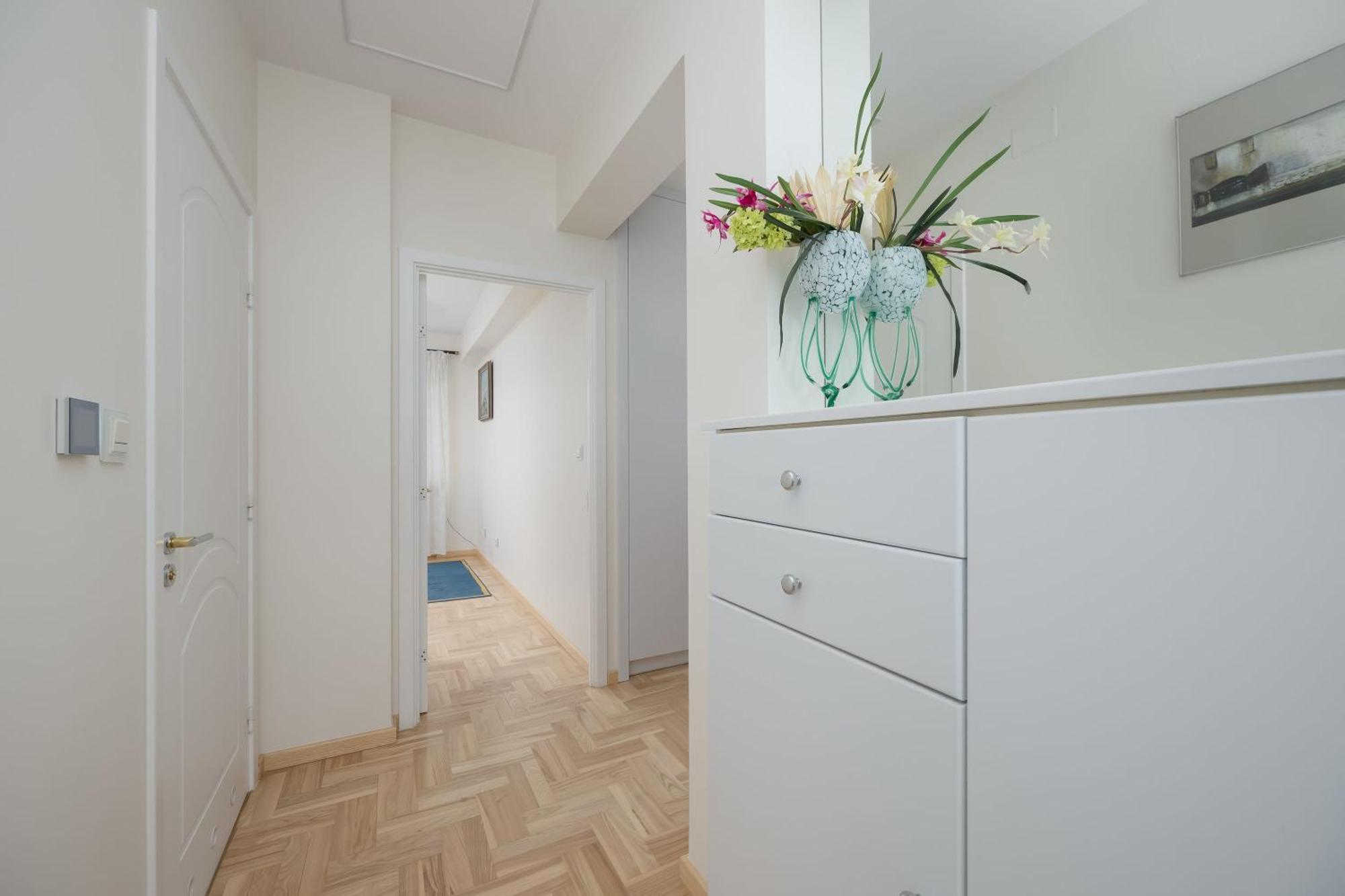 Spacious With 4 Bedrooms And Parking In Warsaw's Ochota By Nolegi Renters Apartment Warsaw