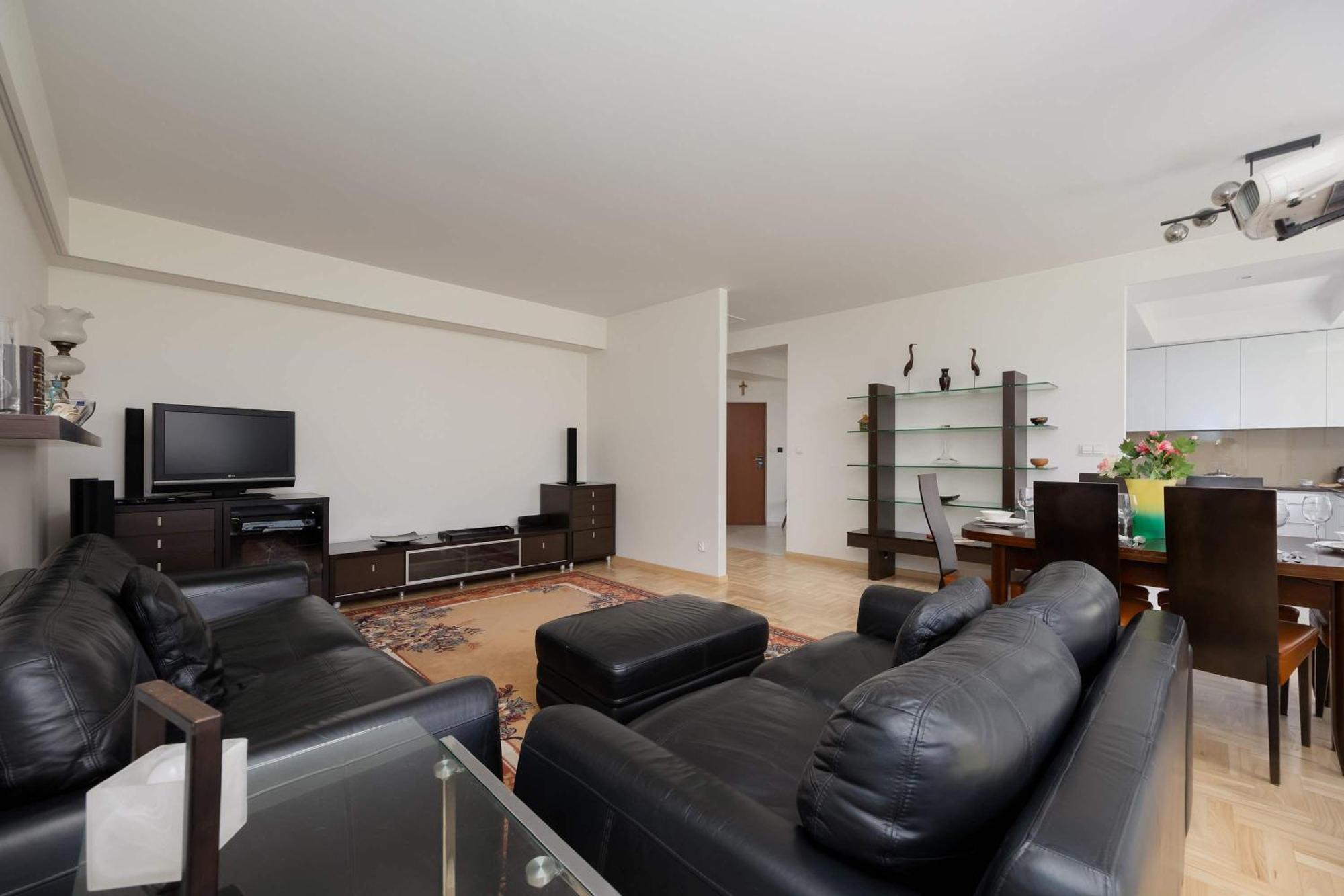 Spacious With 4 Bedrooms And Parking In Warsaw's Ochota By Nolegi Renters Warsaw