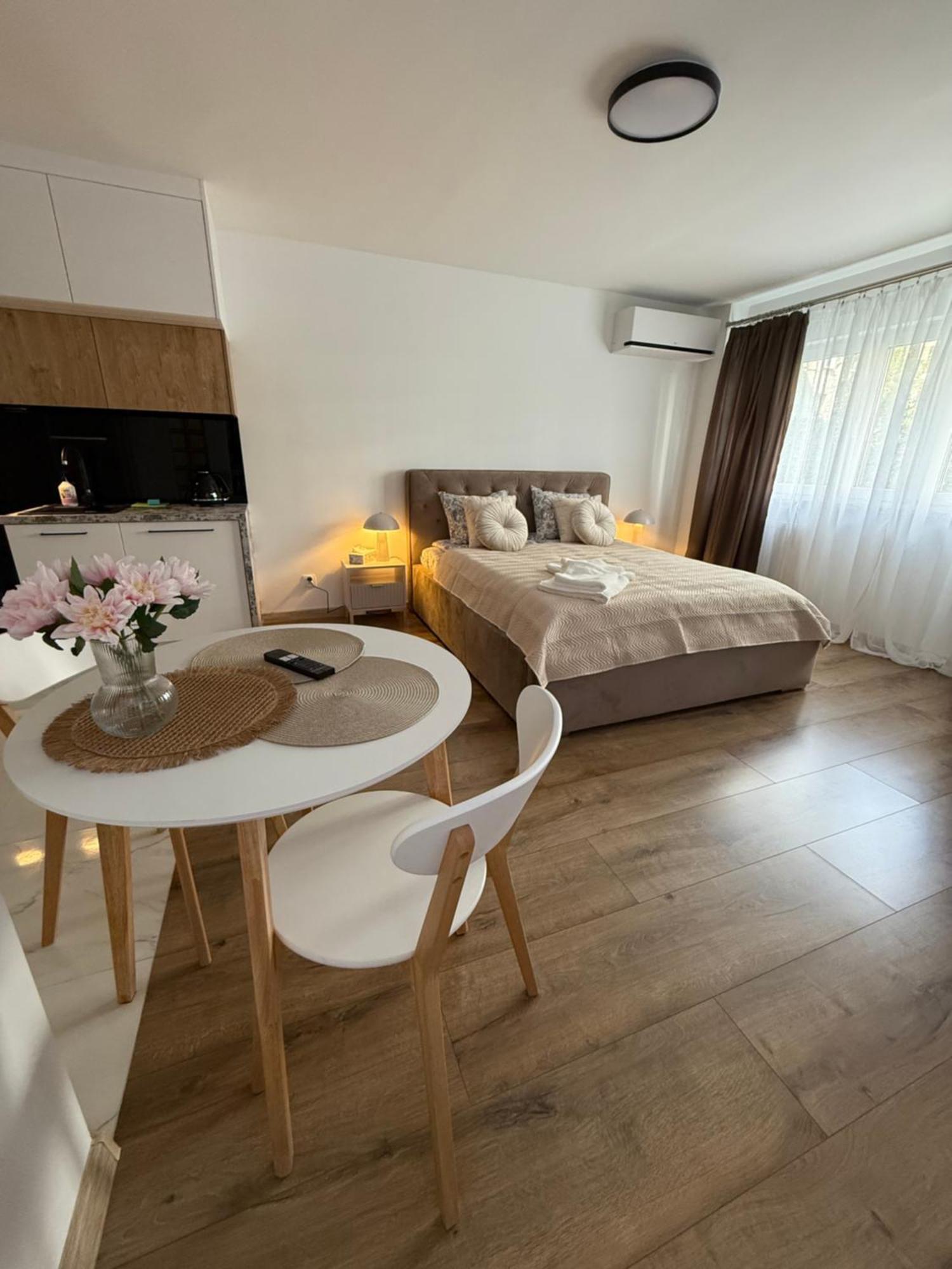 Apartment Deluxury Chmielna *