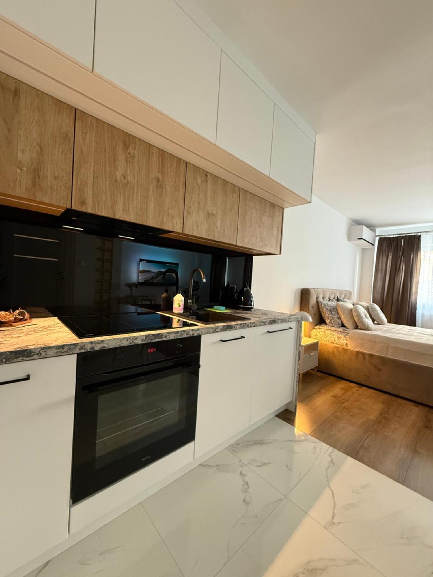 Apartment Deluxury Chmielna *