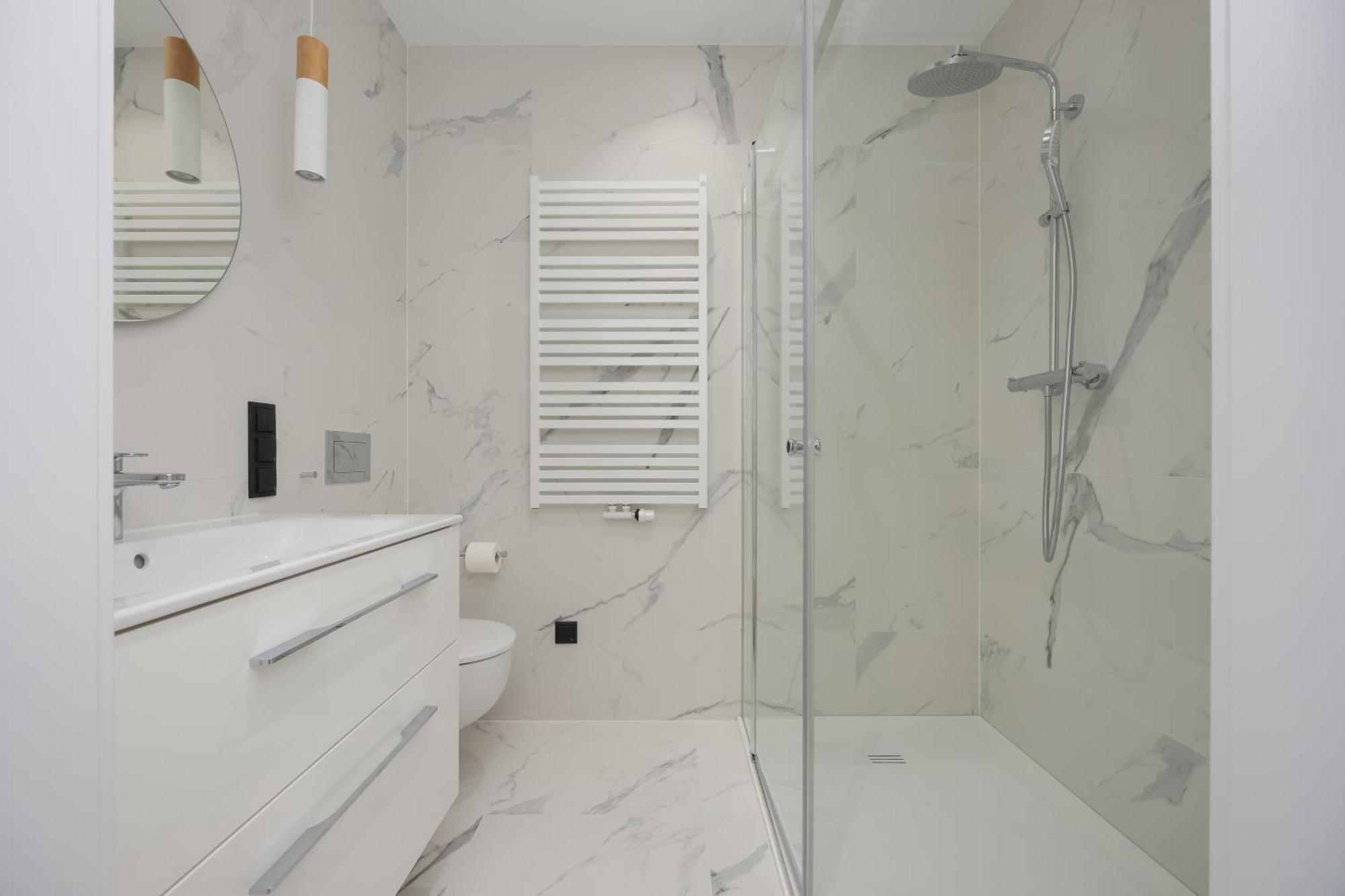Apartment Luxury Towarowa Towers With Parking And Air Conditioning In Warsaw's Wola District By Renters Prestige Warsaw