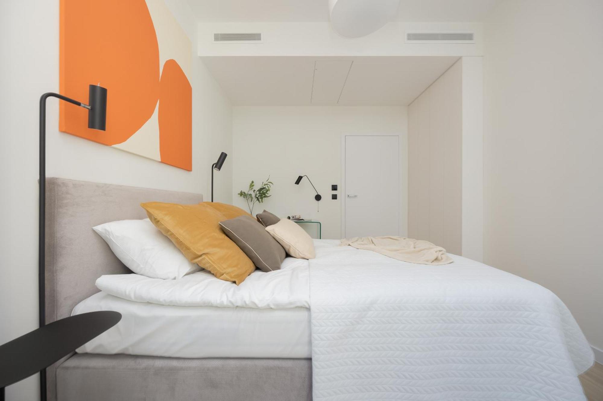 Luxury Towarowa Towers With Parking And Air Conditioning In Warsaw's Wola District By Renters Prestige Apartment
