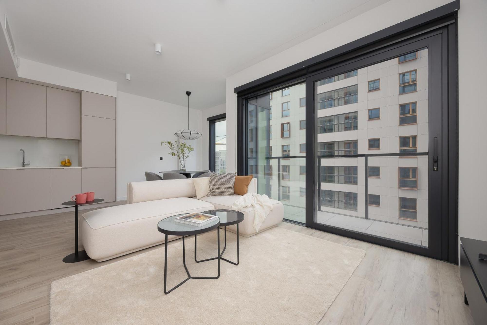 Apartment Luxury Towarowa Towers With Parking And Air Conditioning In Warsaw's Wola District By Renters Prestige *