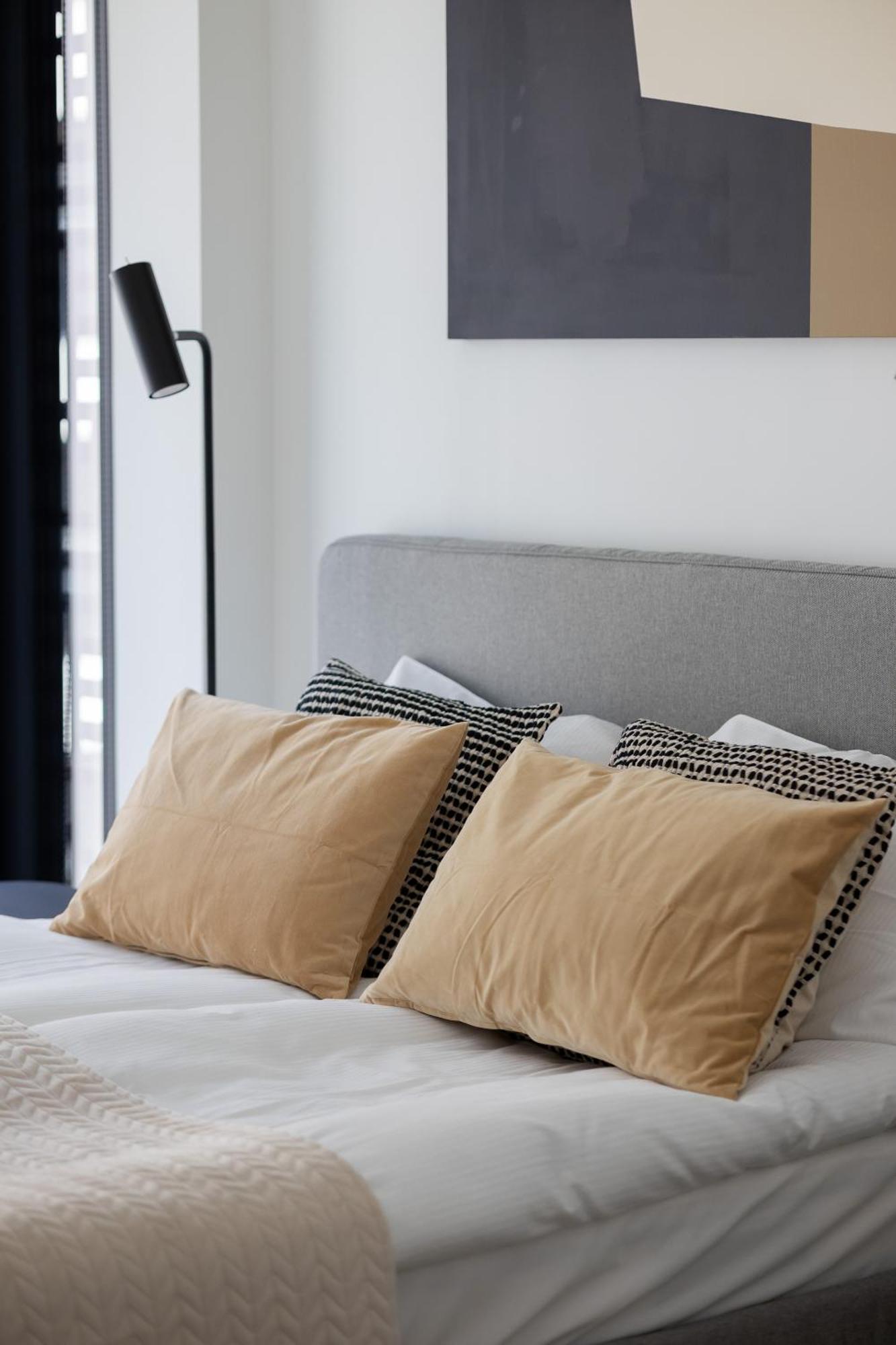 Luxury Towarowa Towers With Parking And Air Conditioning In Warsaw's Wola District By Renters Prestige *