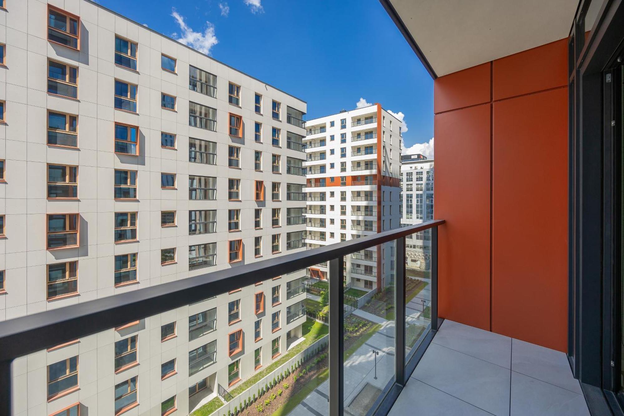Apartment Luxury Towarowa Towers With Parking And Air Conditioning In Warsaw's Wola District By Renters Prestige