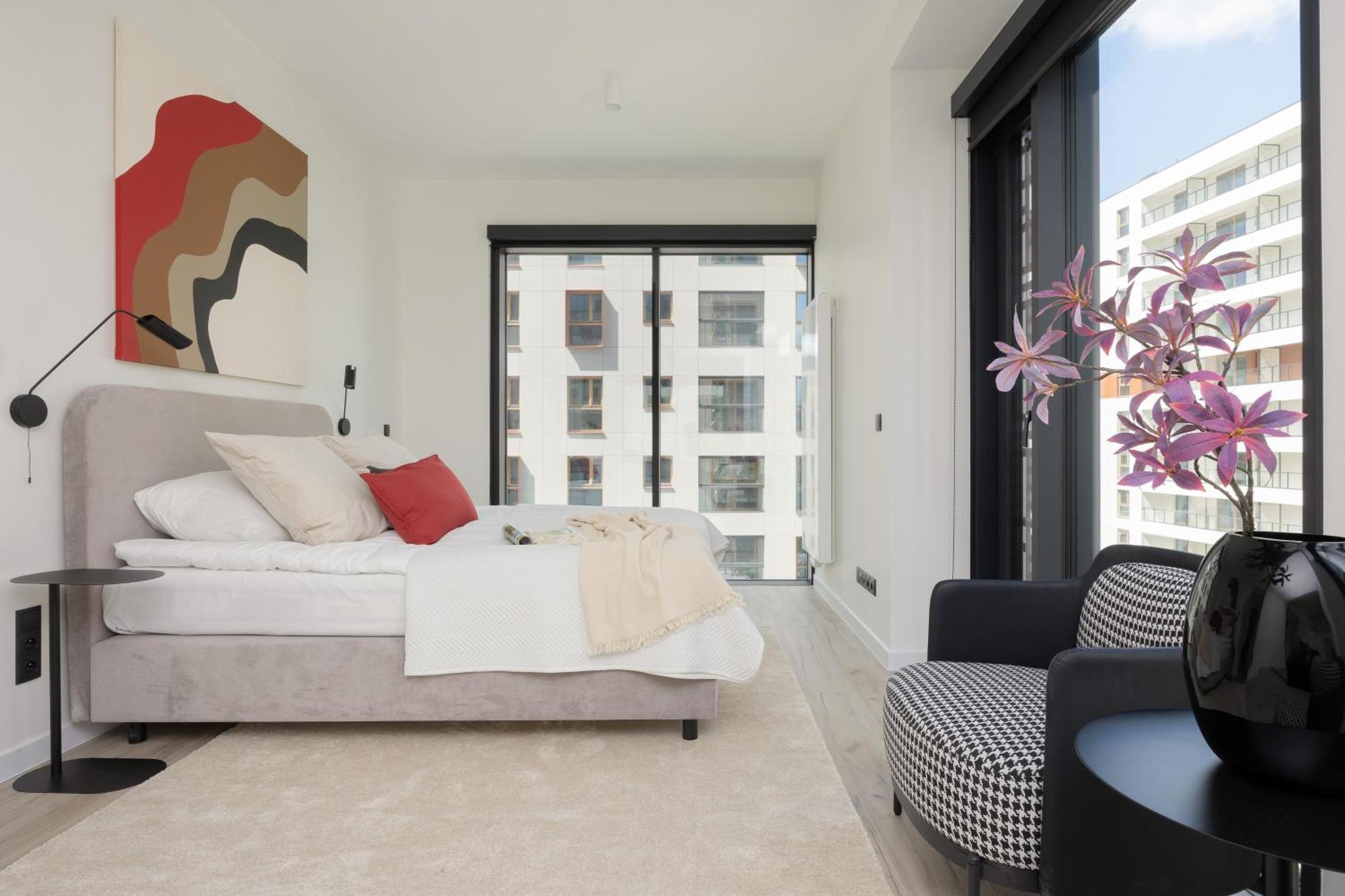 Apartment Luxury Towarowa Towers With Parking And Air Conditioning In Warsaw's Wola District By Renters Prestige