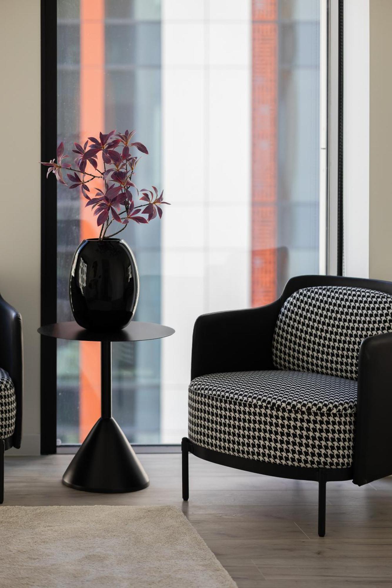Apartment Luxury Towarowa Towers With Parking And Air Conditioning In Warsaw's Wola District By Renters Prestige *