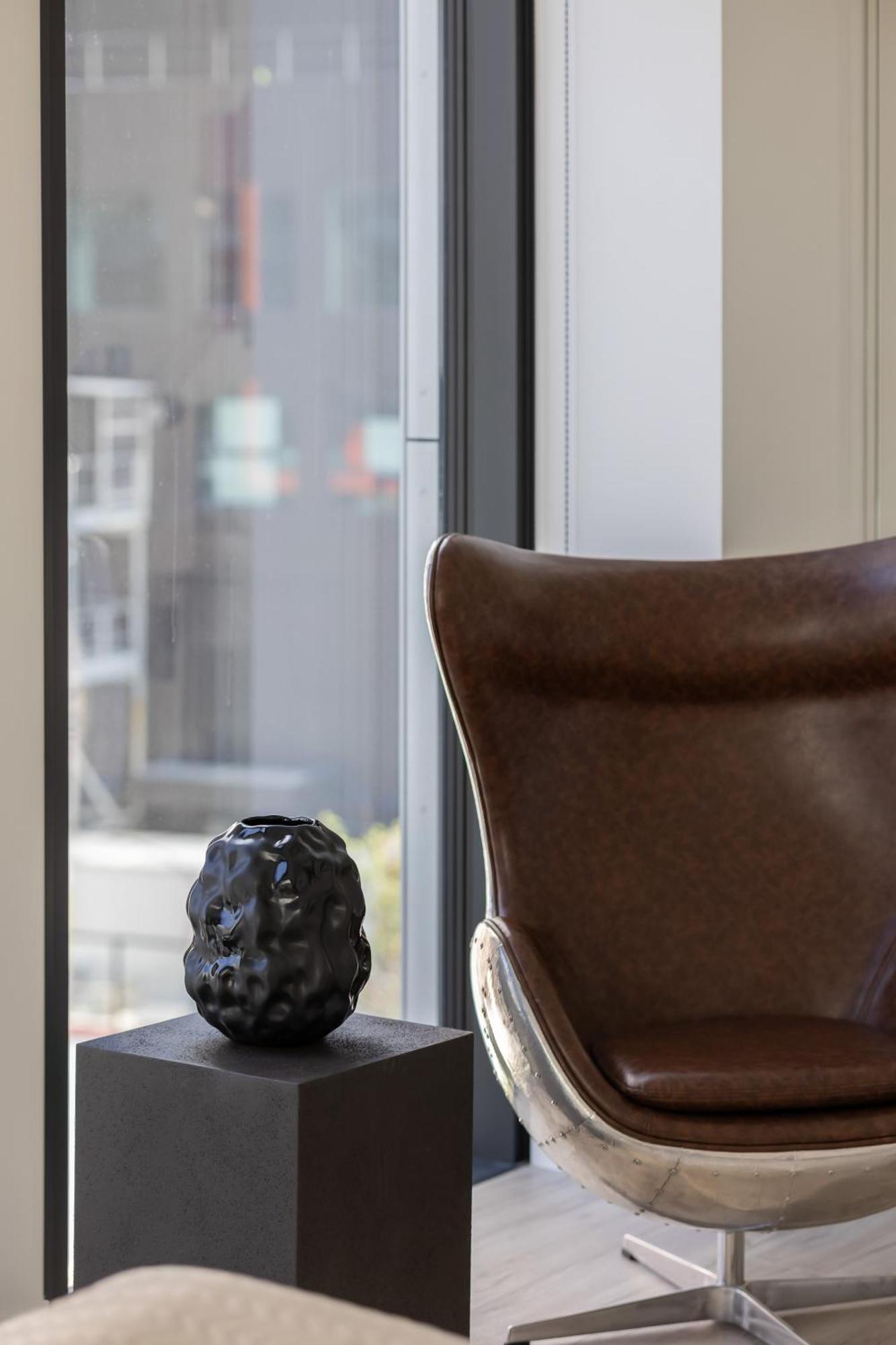 Luxury Towarowa Towers With Parking And Air Conditioning In Warsaw's Wola District By Renters Prestige Apartment *