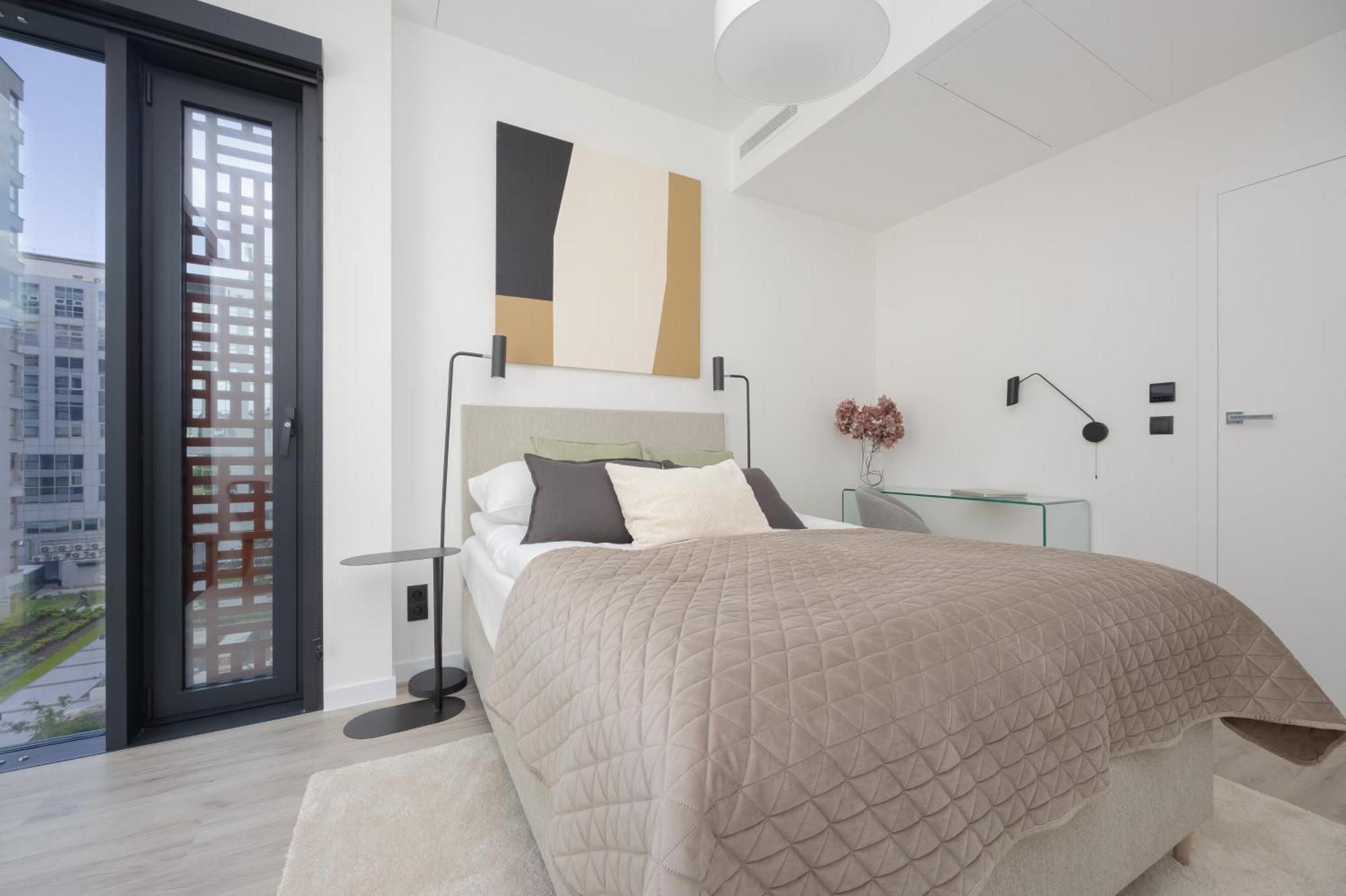 Apartment Luxury Towarowa Towers With Parking And Air Conditioning In Warsaw's Wola District By Renters Prestige *
