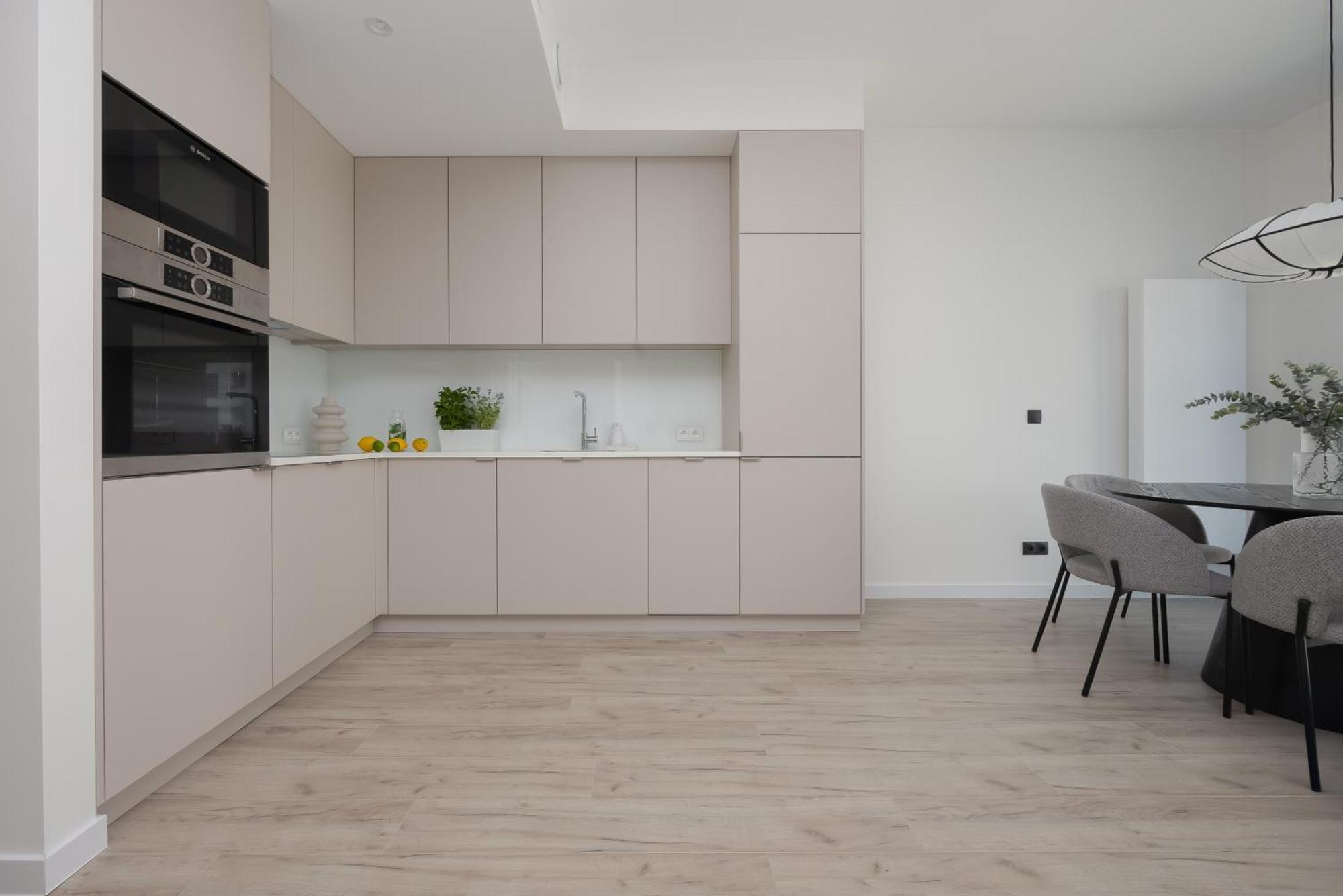 Luxury Towarowa Towers With Parking And Air Conditioning In Warsaw's Wola District By Renters Prestige * Warsaw