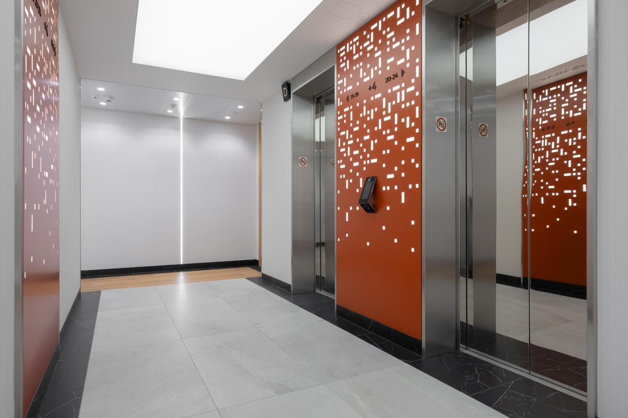 Luxury Towarowa Towers With Parking And Air Conditioning In Warsaw's Wola District By Renters Prestige Apartment *
