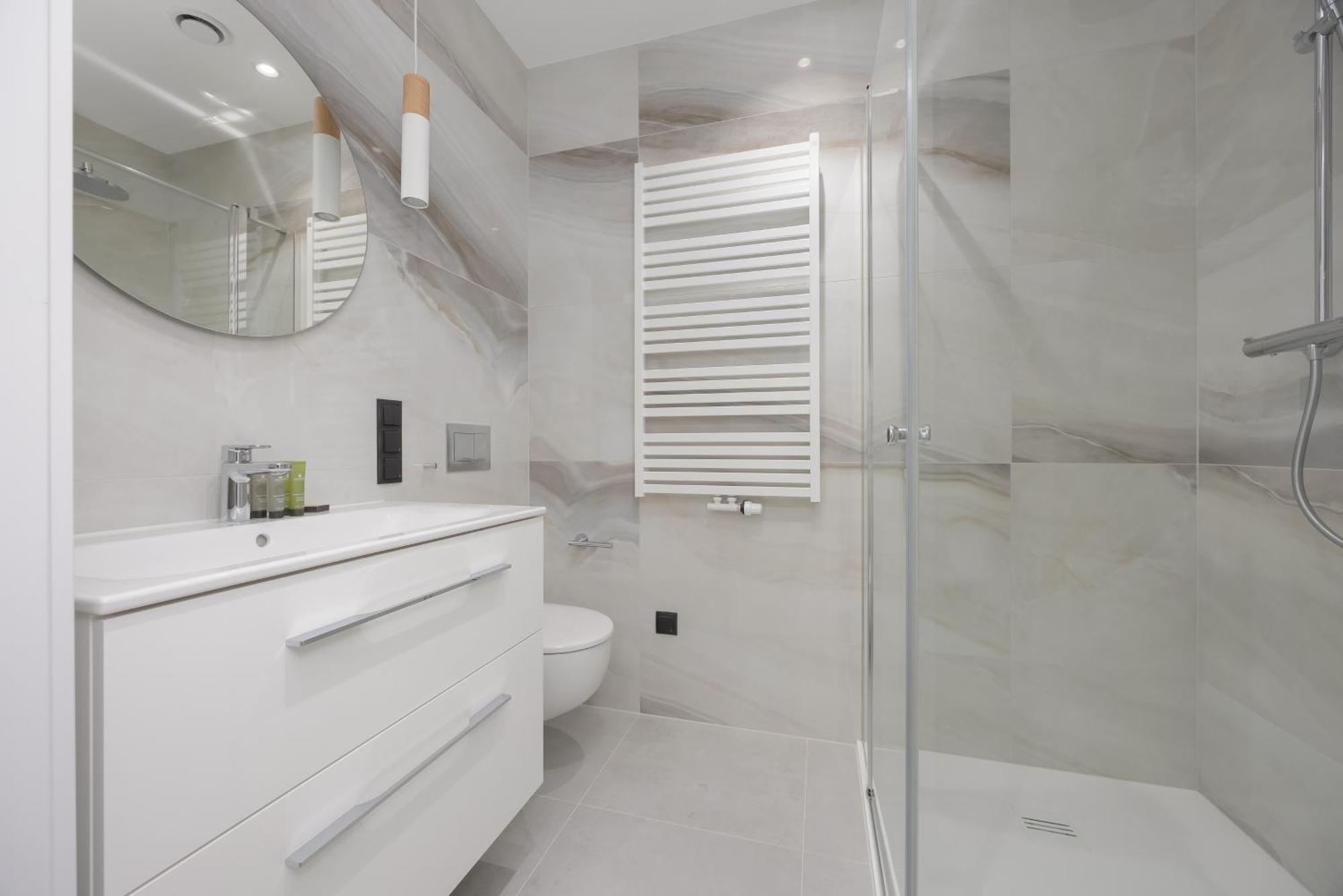 Apartment Luxury Towarowa Towers With Parking And Air Conditioning In Warsaw's Wola District By Renters Prestige Warsaw