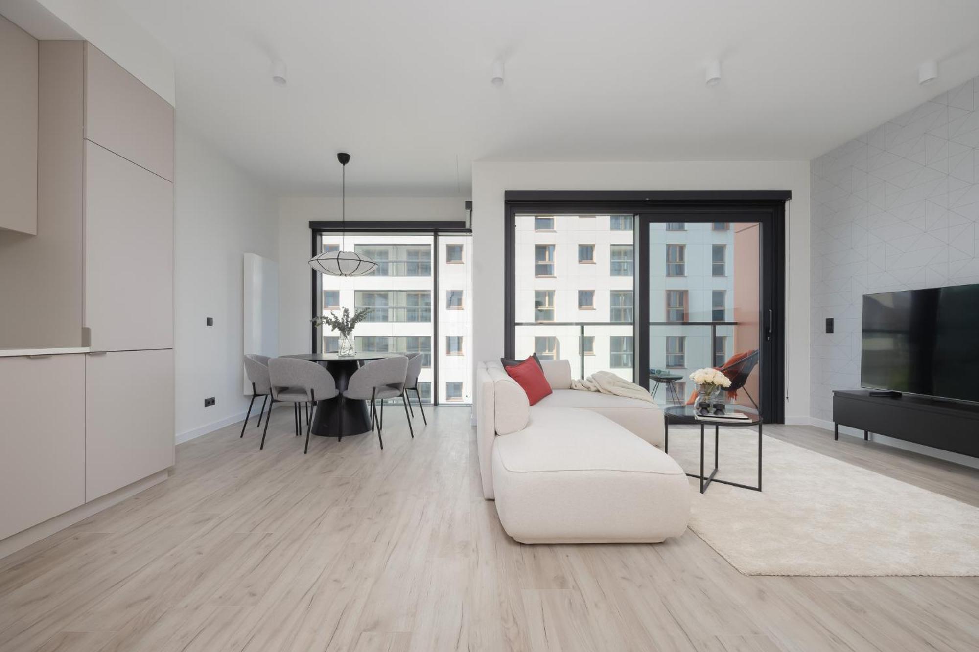 Apartment Luxury Towarowa Towers With Parking And Air Conditioning In Warsaw's Wola District By Renters Prestige