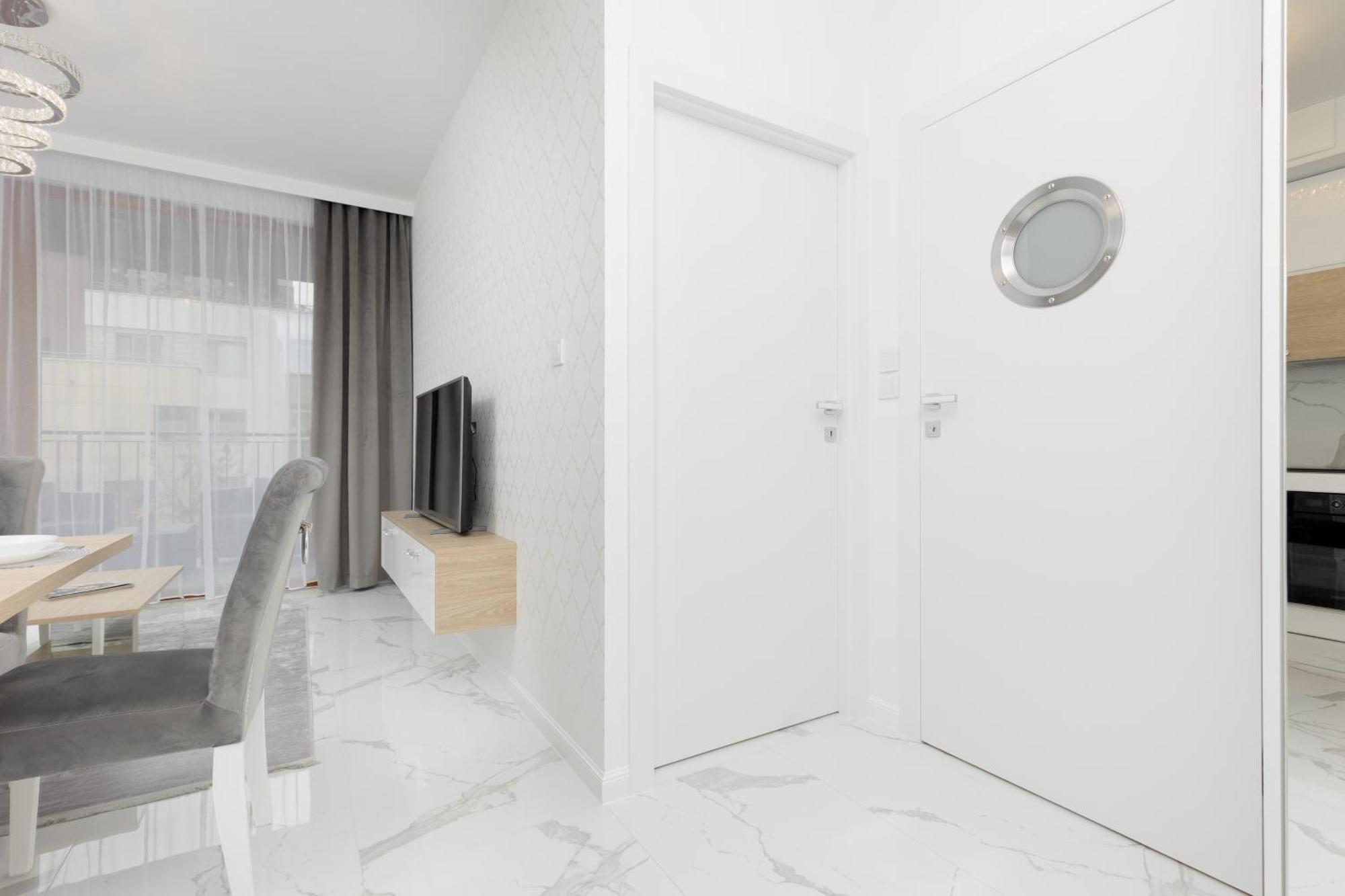Apartment Sarmacka With Gym, Sauna And Parking By Renters Warsaw