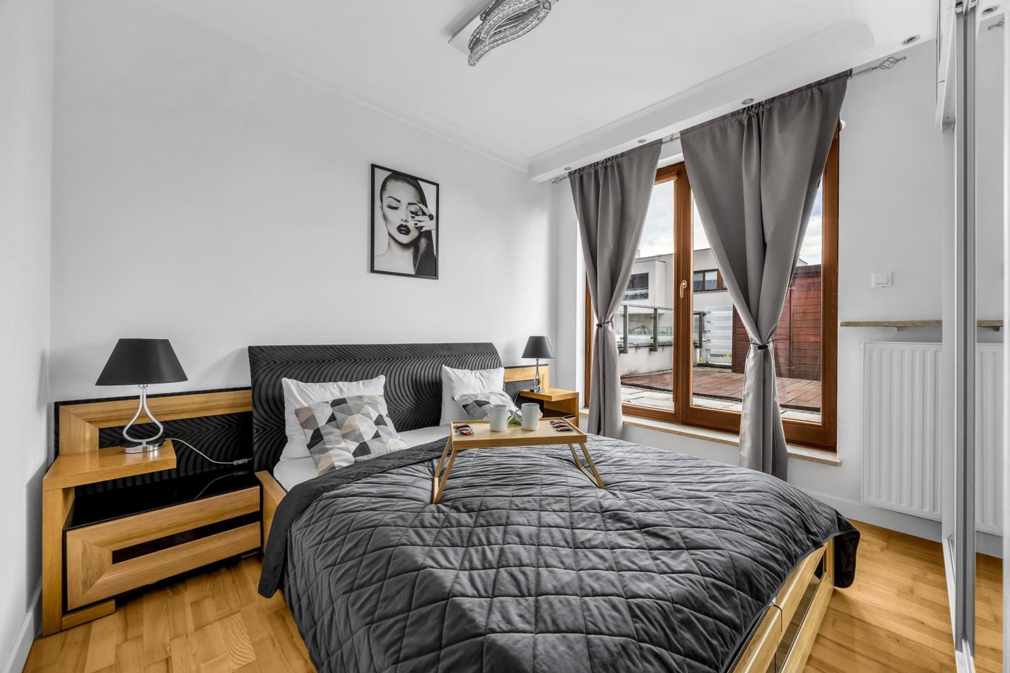 Sokratesa Business - 52m2 Terrace, Parking, Metro Nearby - By Rentujemy Apartment *