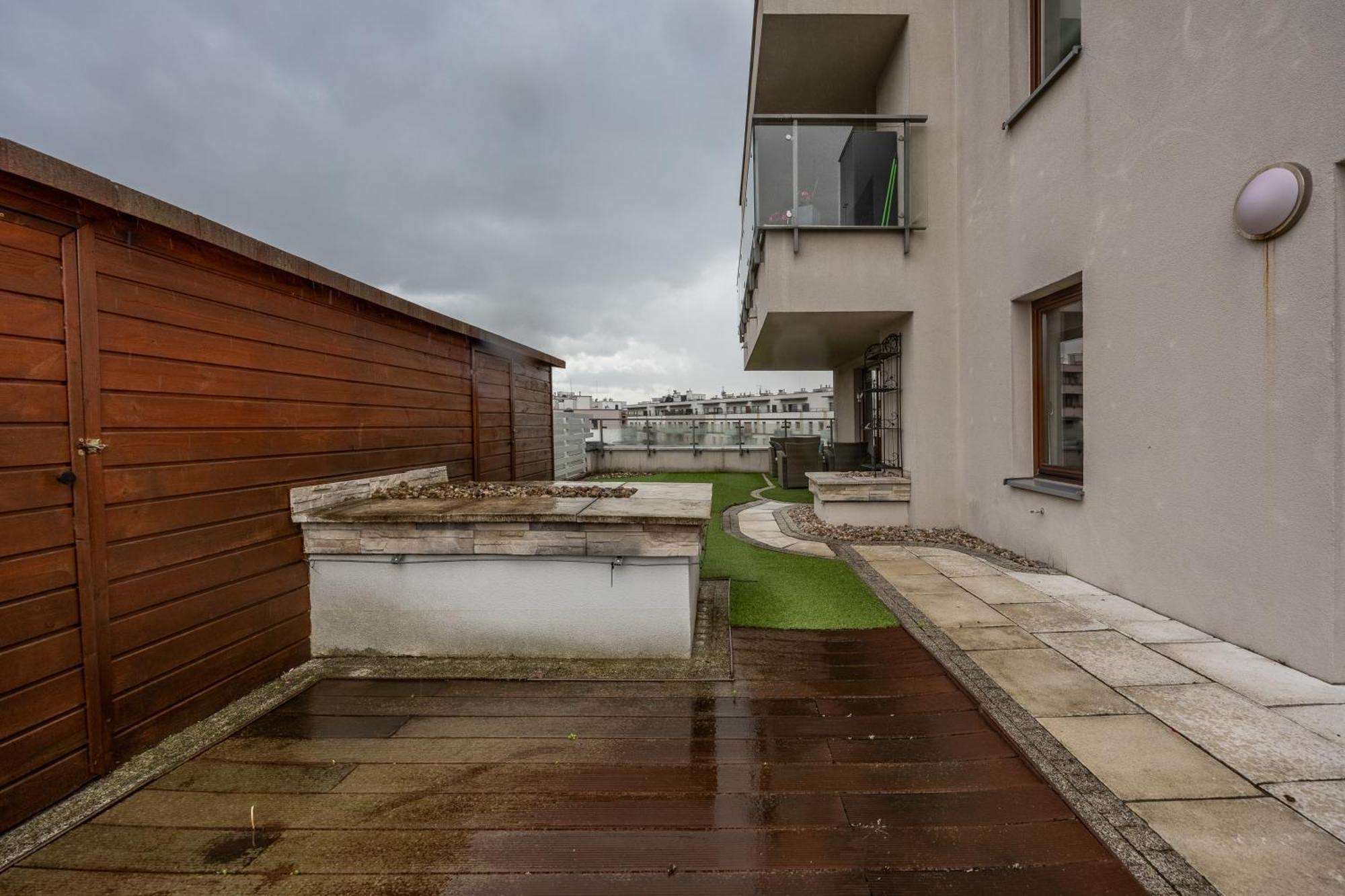 Sokratesa Business - 52m2 Terrace, Parking, Metro Nearby - By Rentujemy Apartment Warschau