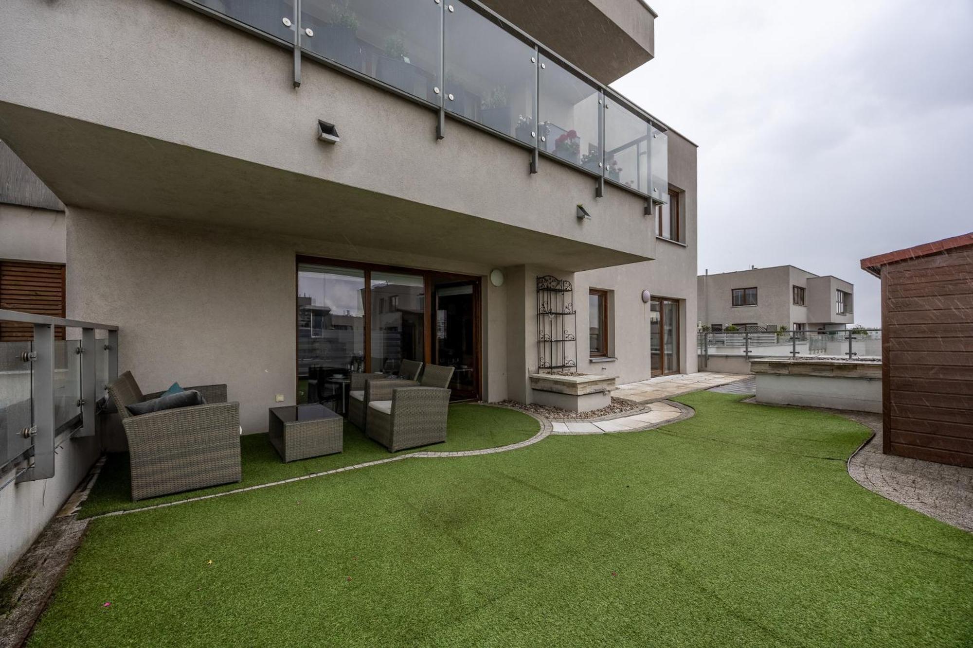 Sokratesa Business - 52m2 Terrace, Parking, Metro Nearby - By Rentujemy Apartment