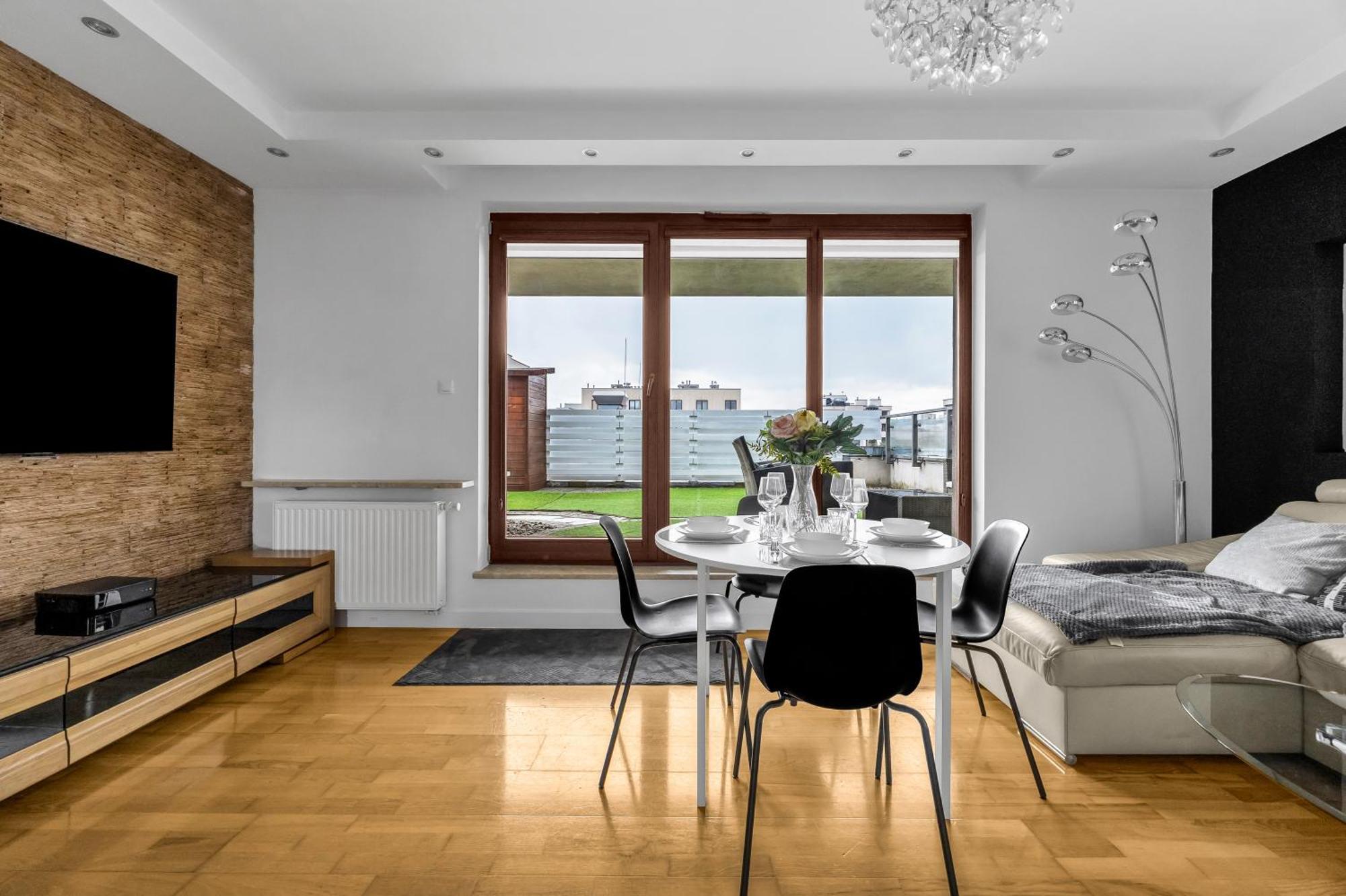 Sokratesa Business - 52m2 Terrace, Parking, Metro Nearby - By Rentujemy Apartment