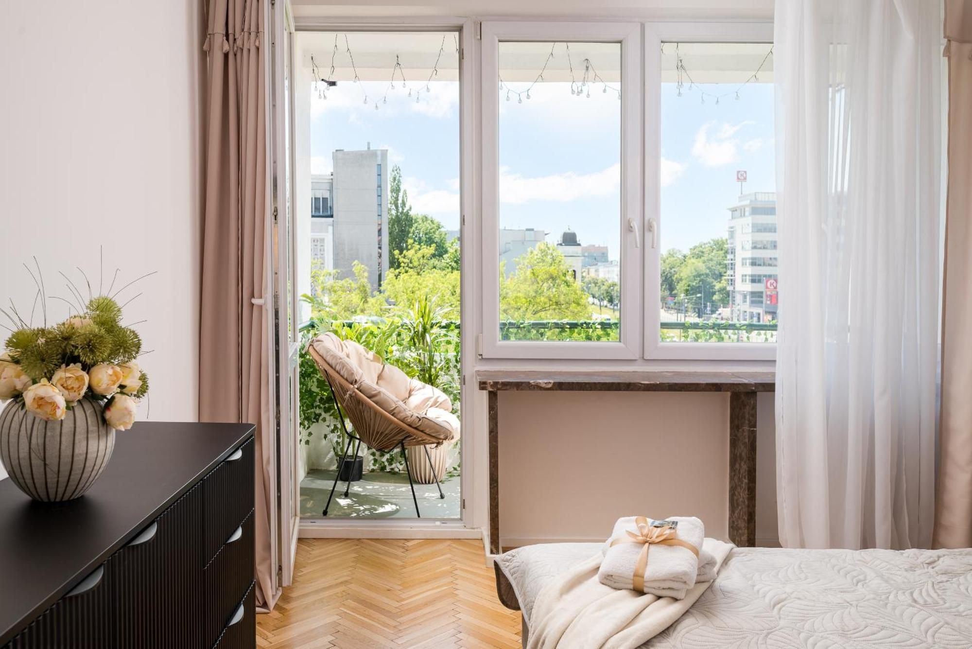 Apartment Pulawska Mokotow 2-bedroom & Living Room, Balcony & Free Parking On Site *