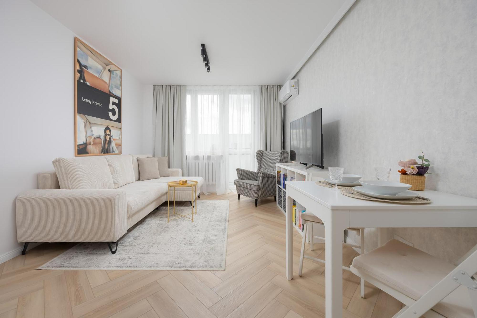 Iconic City View By Solarento Apartment