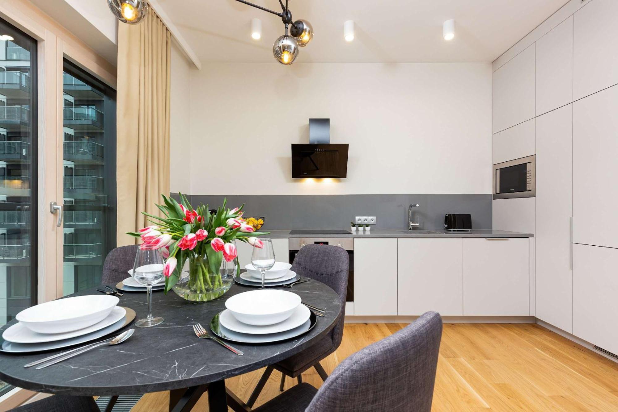 Apartment Mennica Luxury Family With Parking And 3 Bedrooms By Renters Prestige Warsaw
