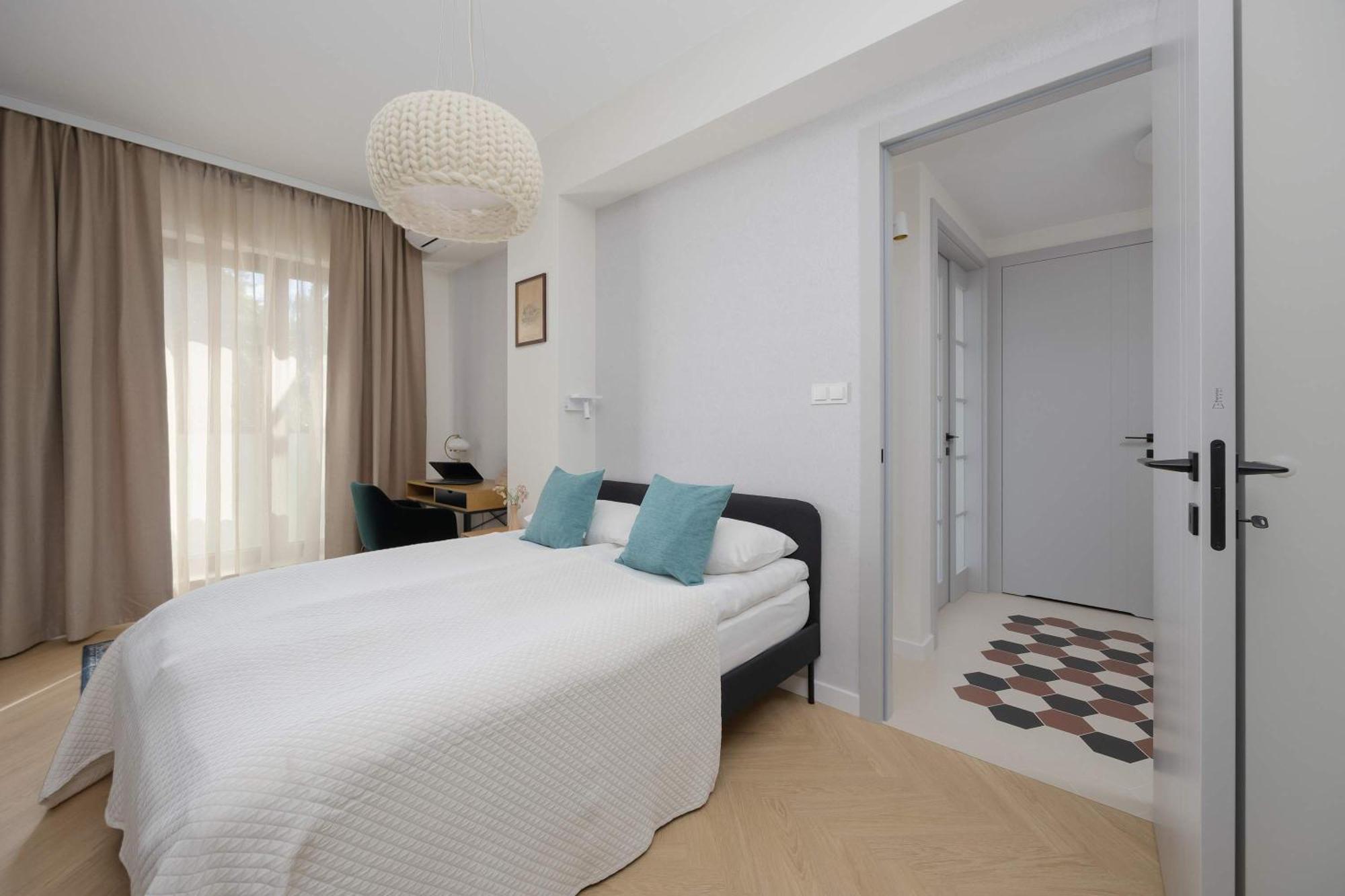 Charming One Bedroom With Air Conditioning In The Capital By Renters * Varsóvia