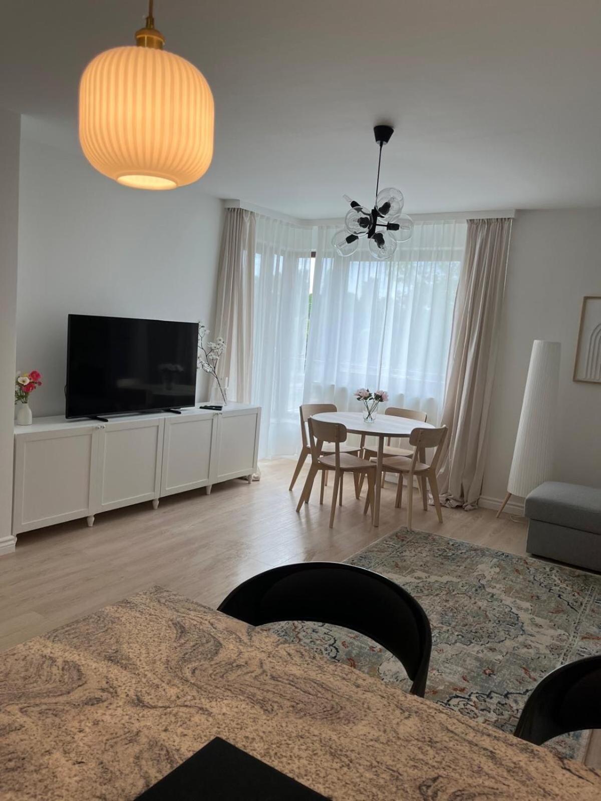 Apartment Dickensa Apartment, Ochota Warsaw