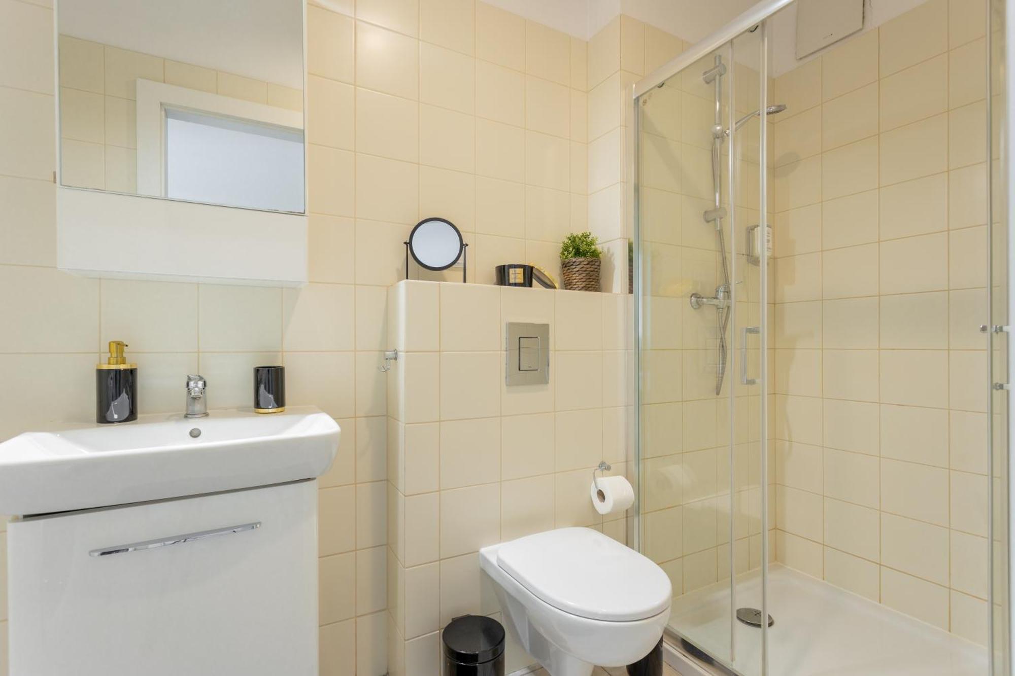 Chic - Modern And Cozy - Location - Pereca