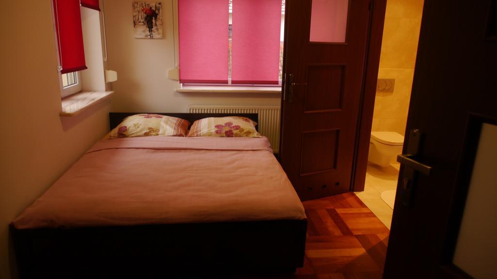 Leonik Hostel *